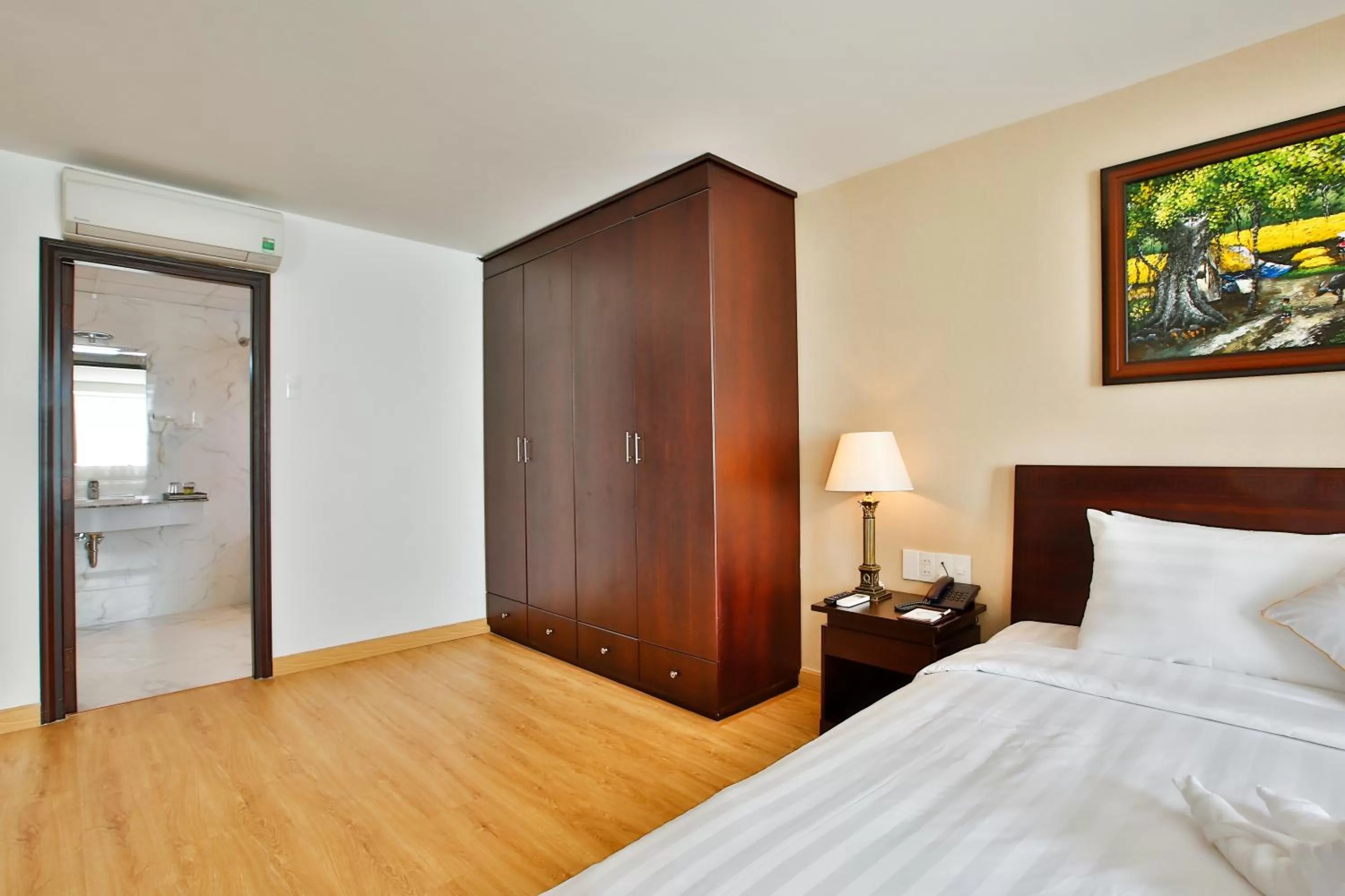 wardrobe, Bed in ALUNA Ben Thanh Hotel