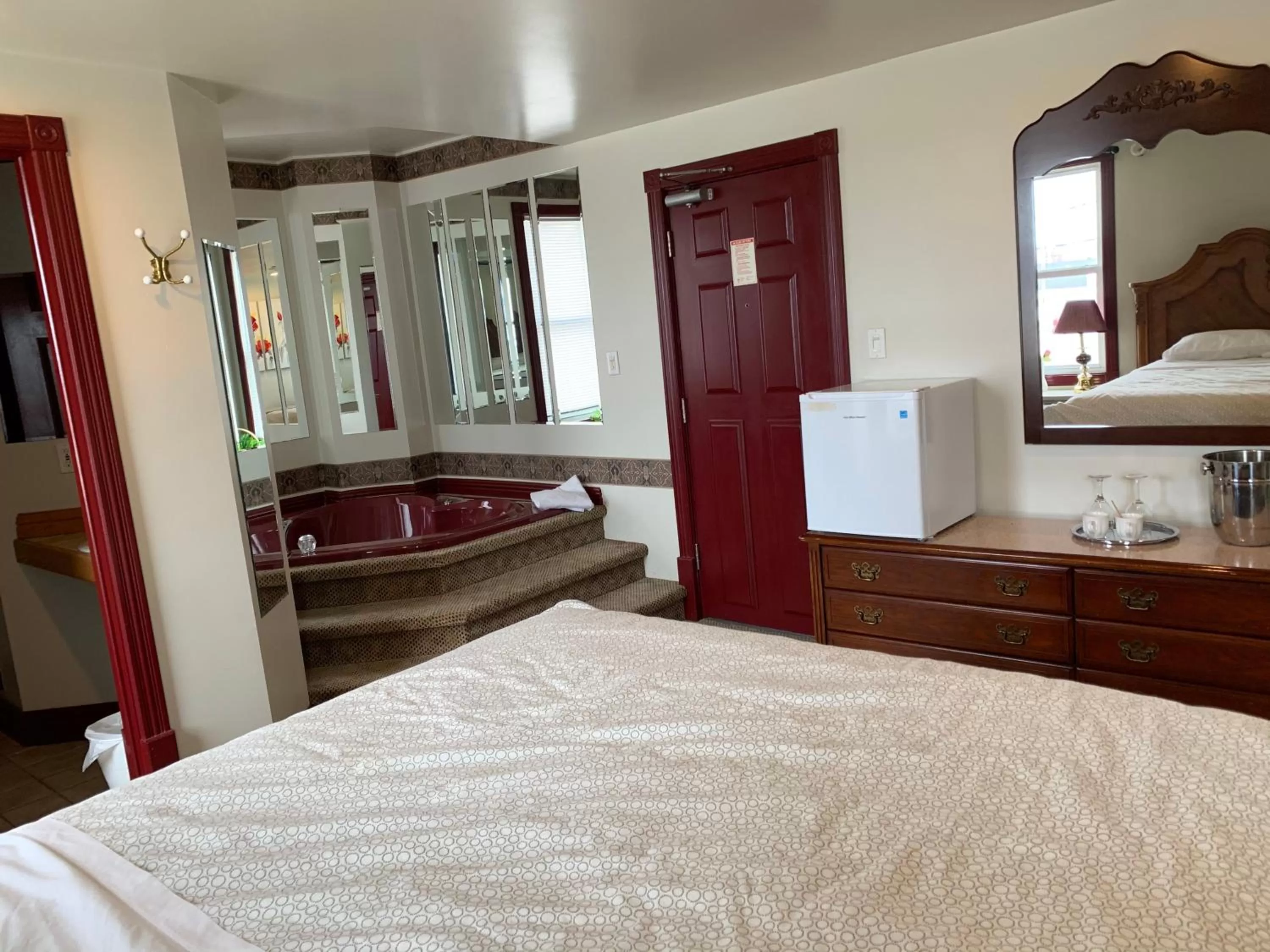 Bed in Lakeview Hotel