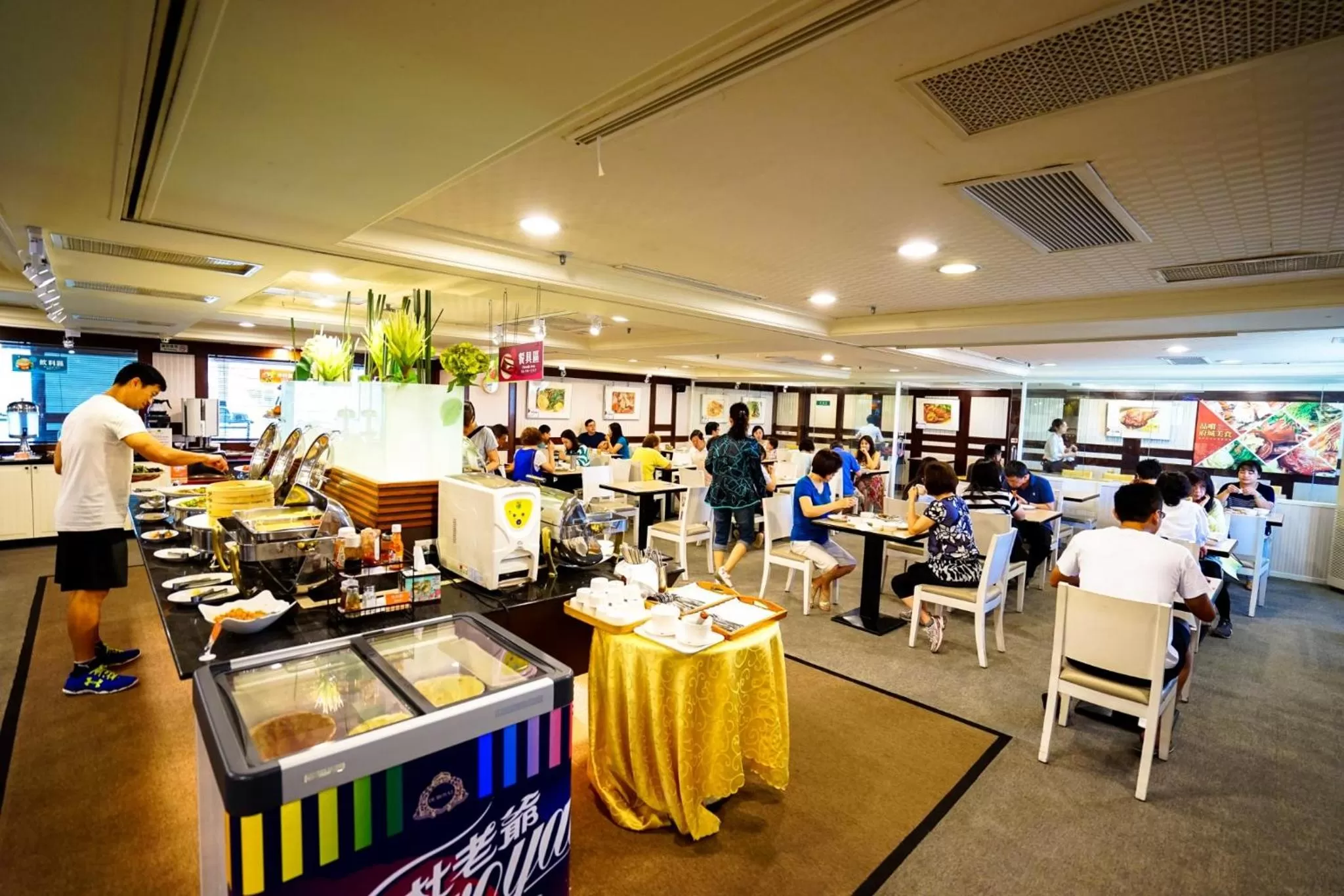 Food in Cambridge Tainan Hotel