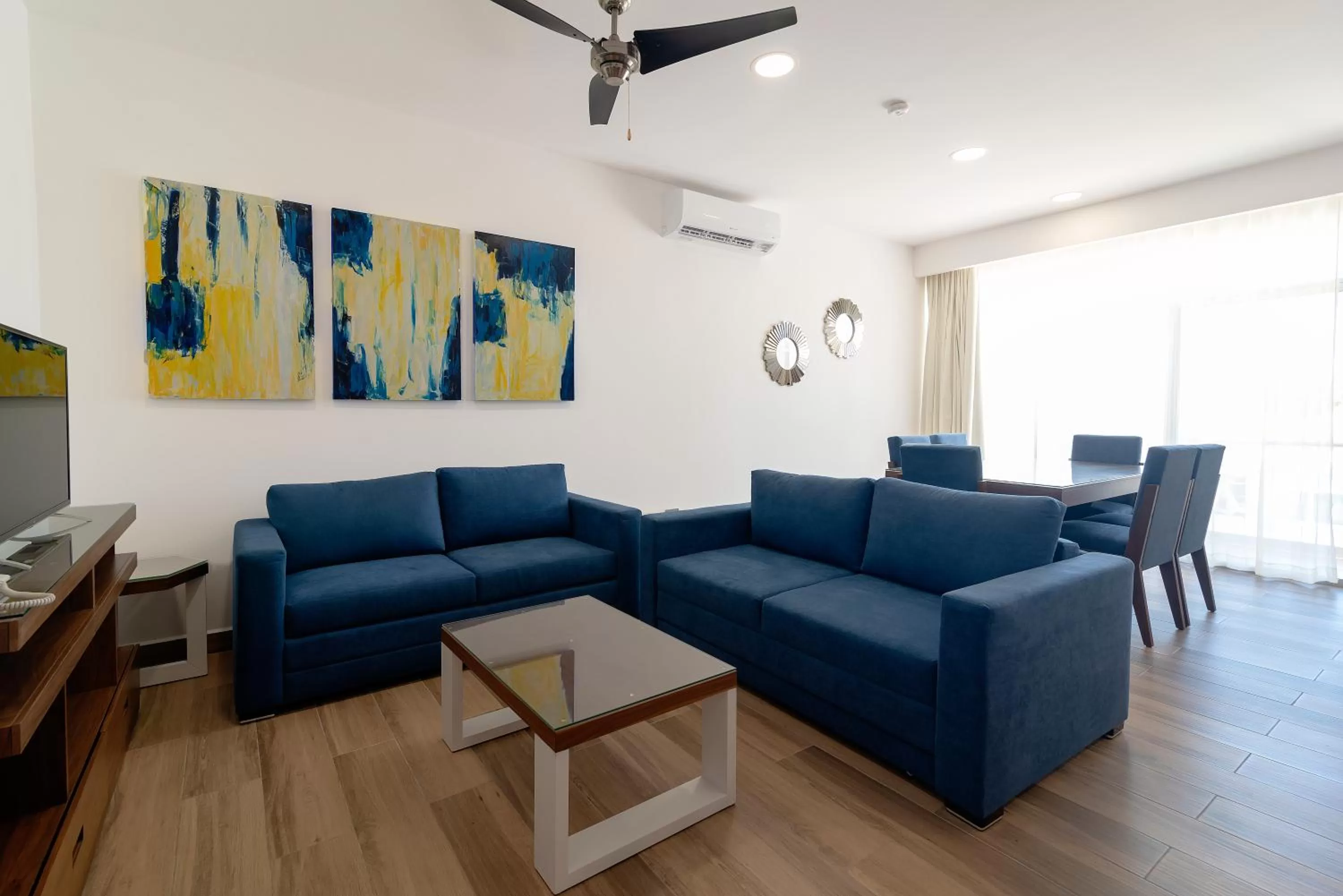 Living room in Heaven Hotel