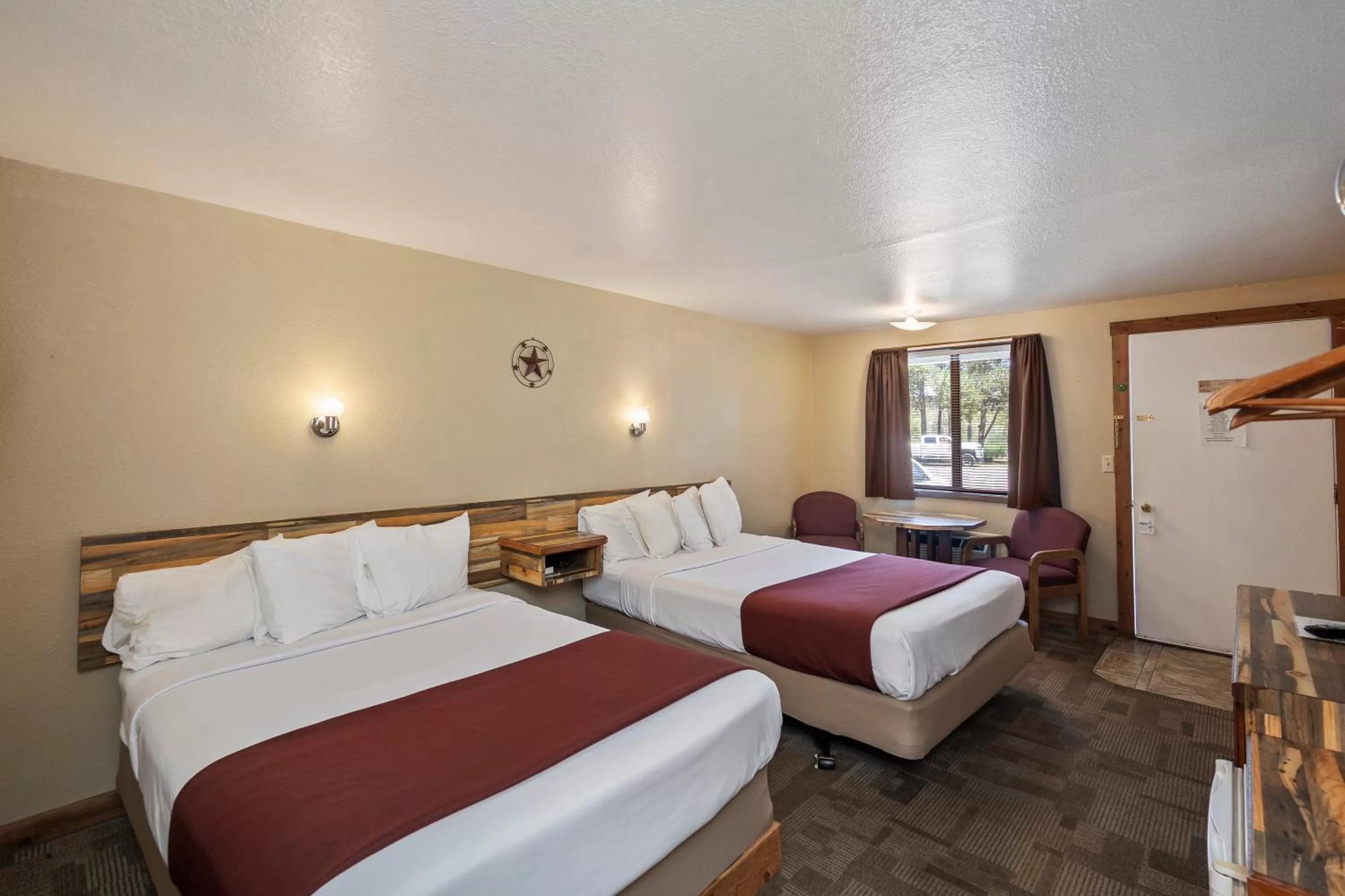 Photo of the whole room in Birch Glen Lodge