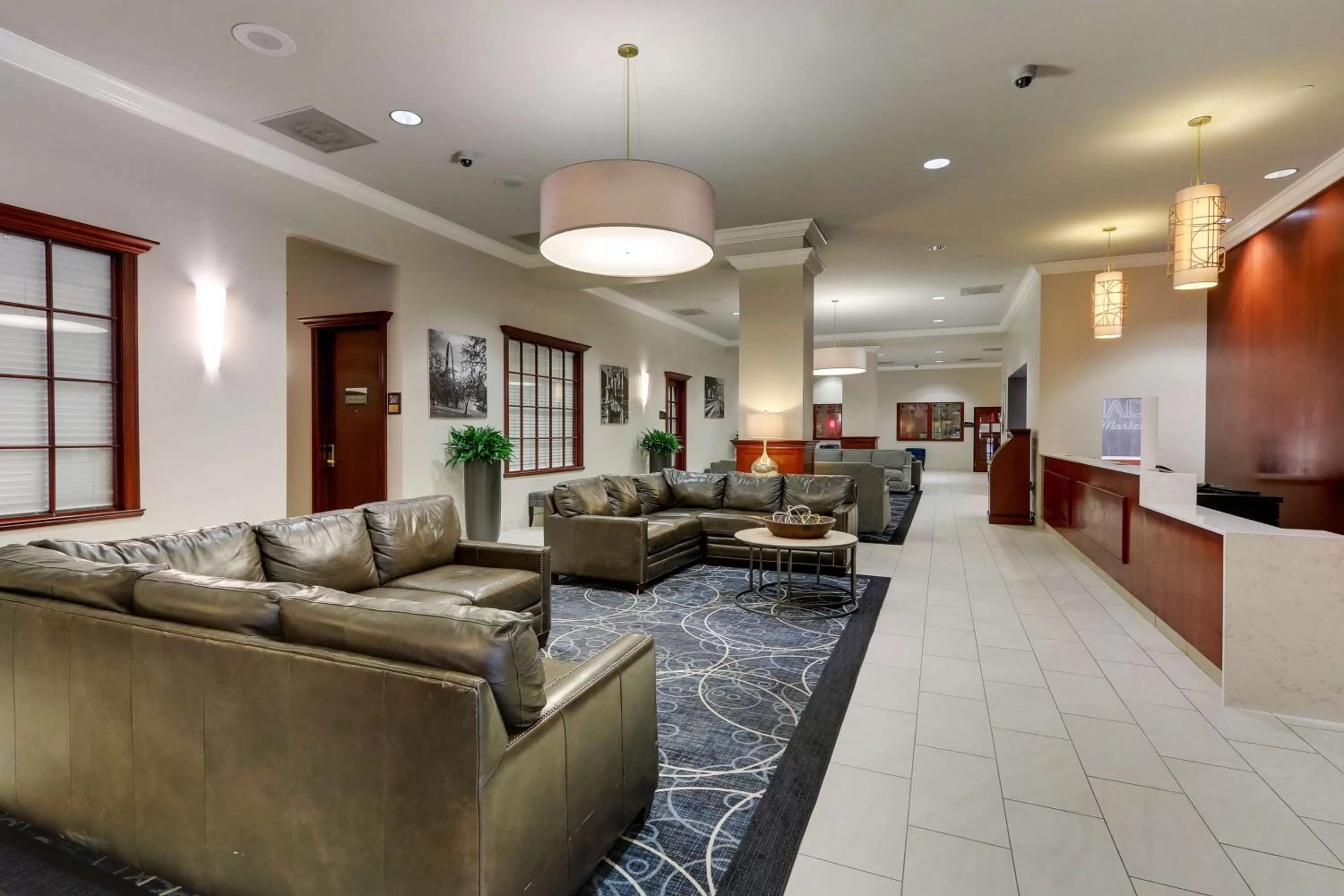 Lobby or reception in DoubleTree by Hilton St. Louis Forest Park