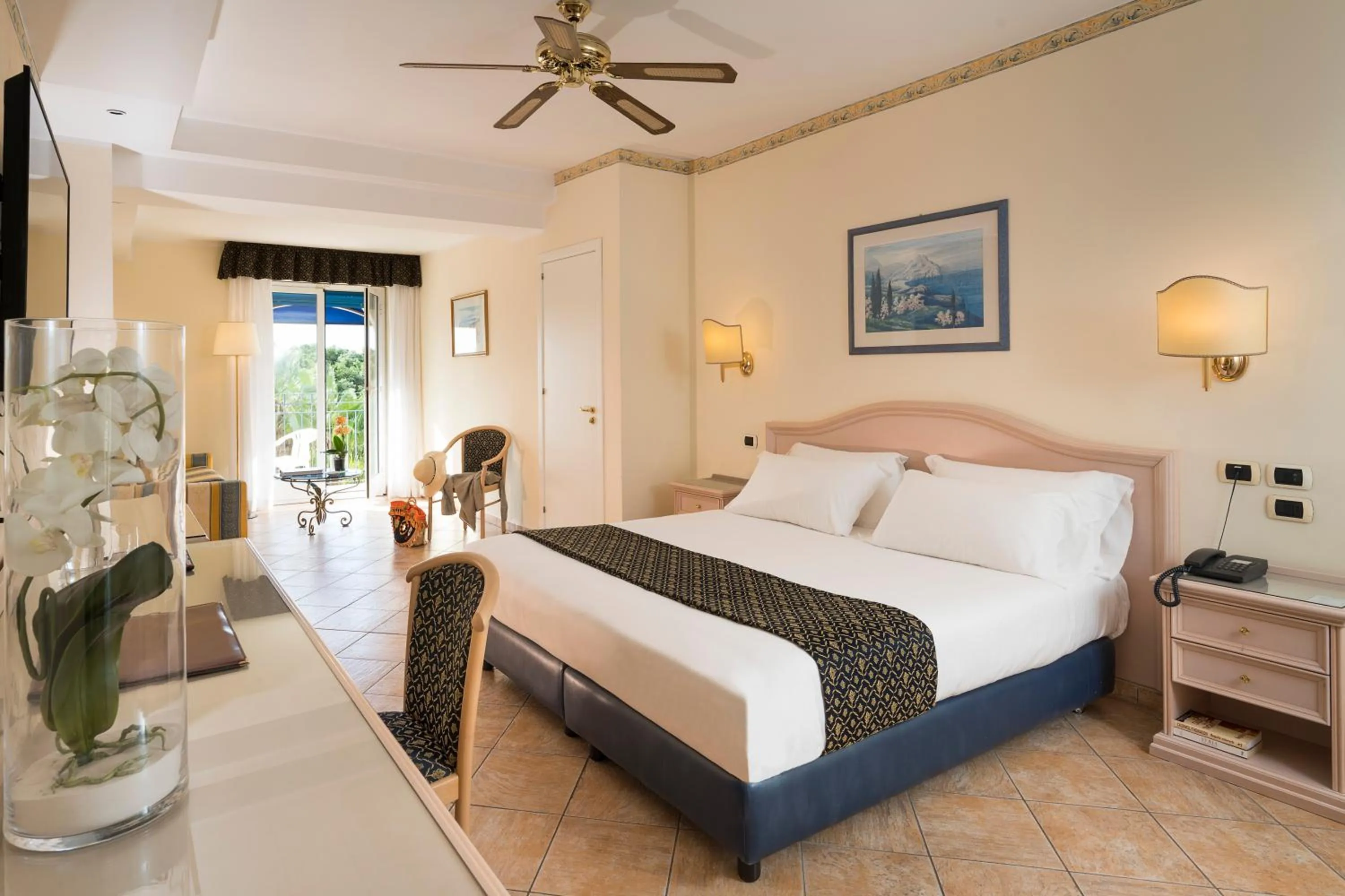 Photo of the whole room, Bed in Sant Alphio Garden Hotel & SPA