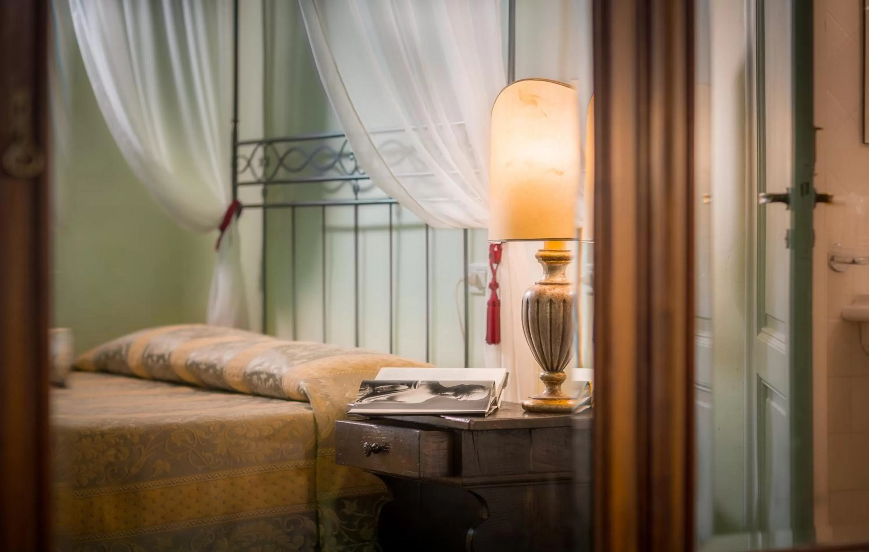 Bed in Hotel Torre Guelfa Palazzo Acciaiuoli