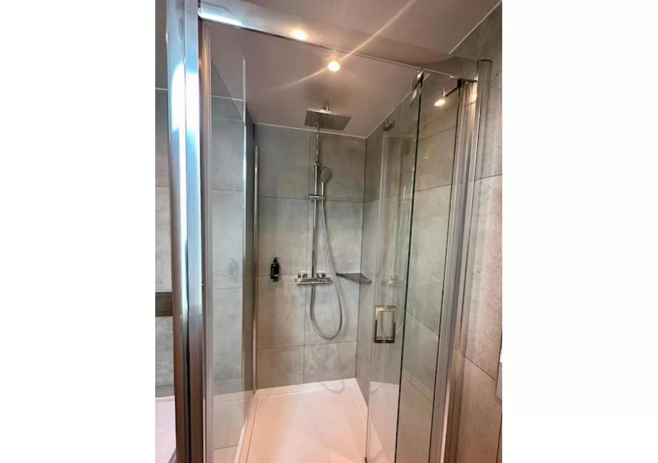 Shower in Maiden Oval