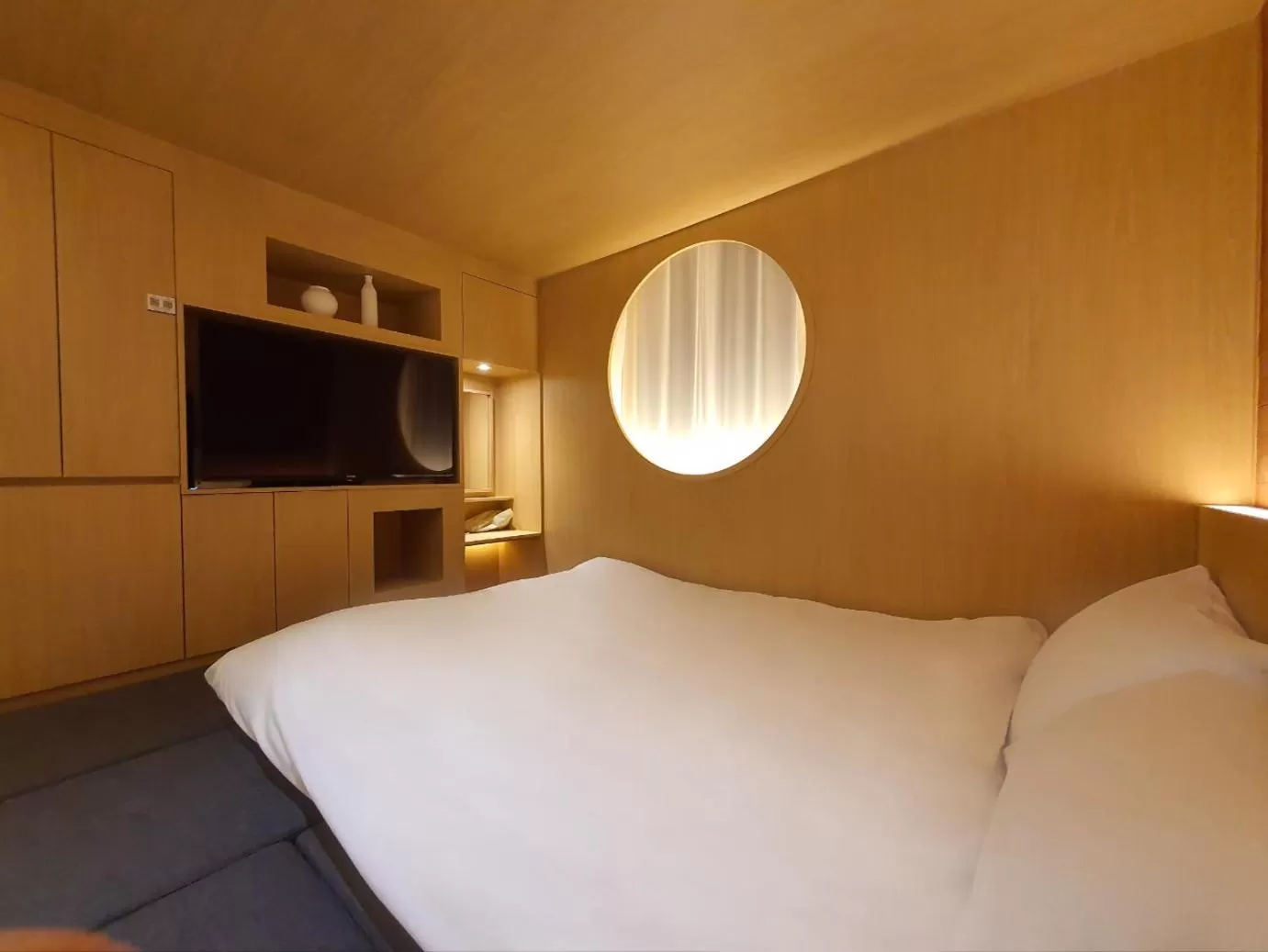 Bed in Y Collection by Unboundi Gyeongju