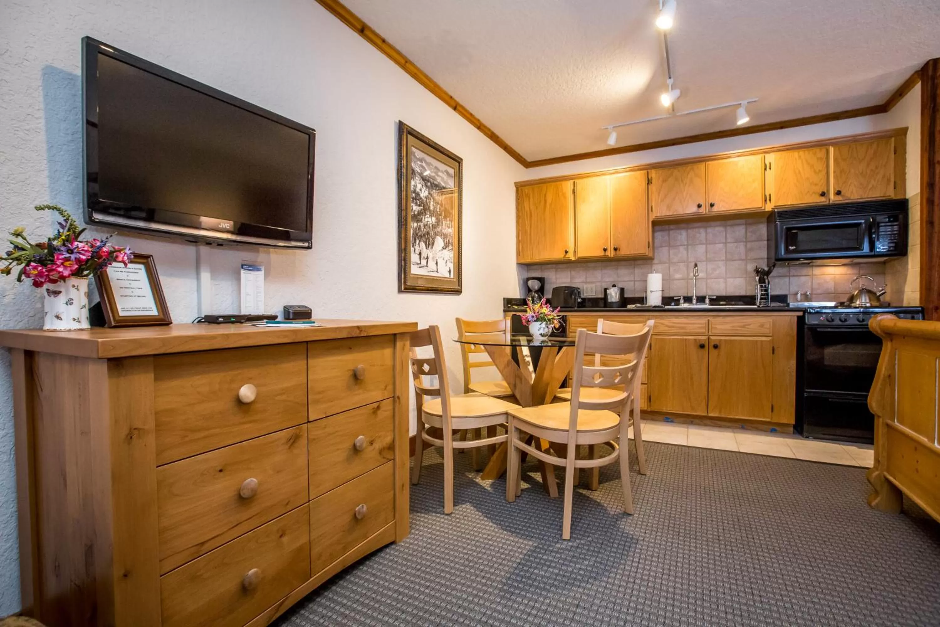 Kitchen or kitchenette in Kandahar Lodge at Whitefish Mountain Resort