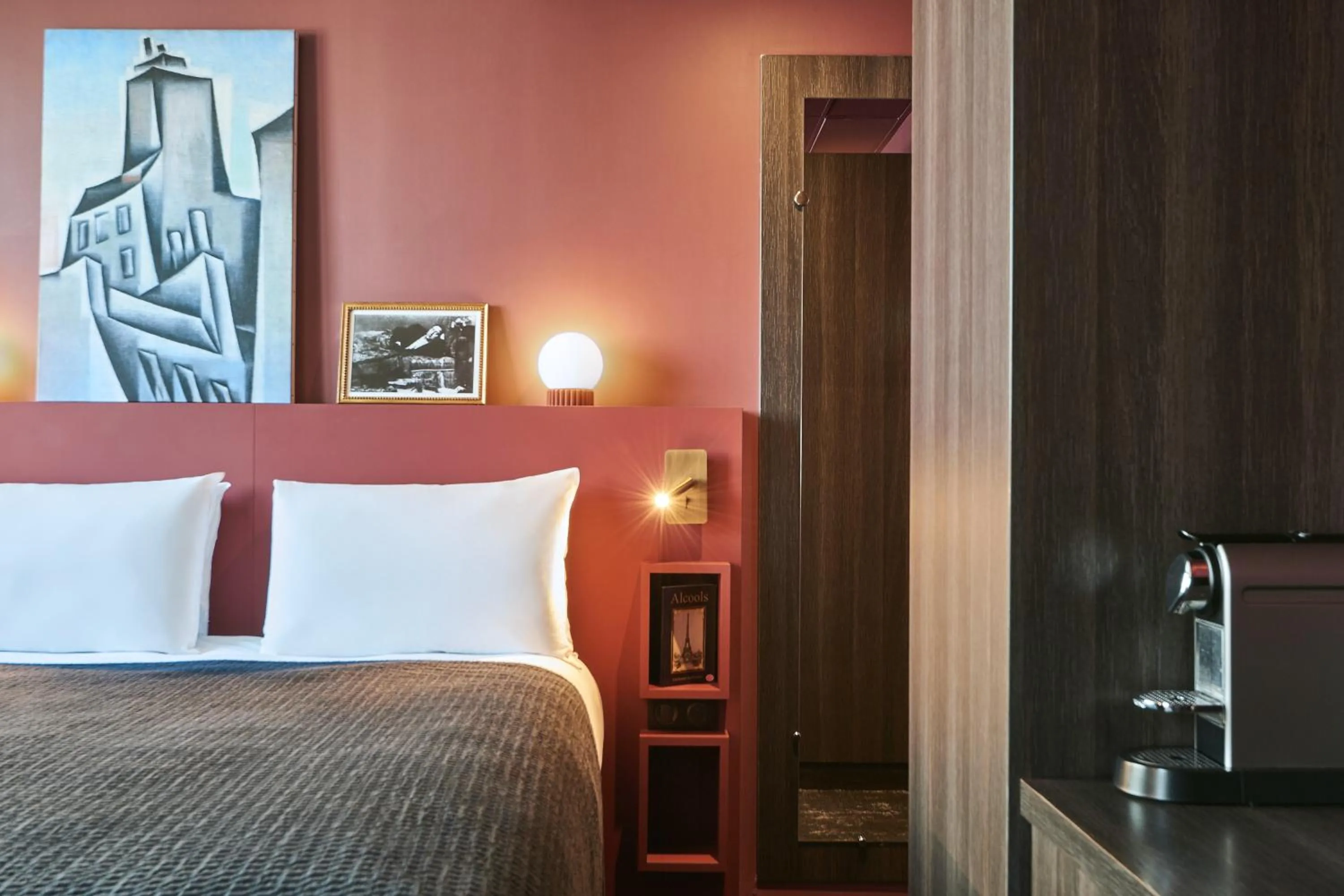 Bed in Mercure Paris Tour Eiffel Pont Mirabeau