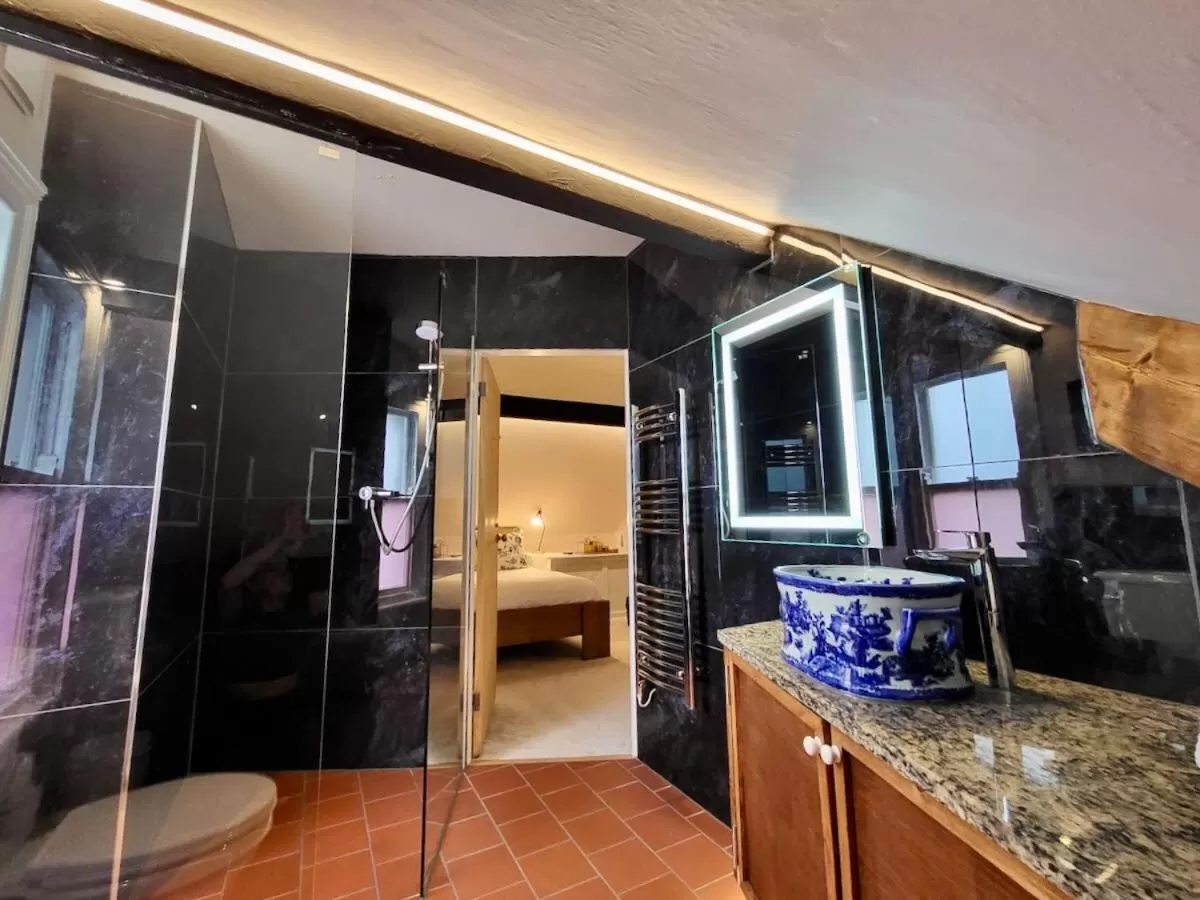 Shower in St George's Guest House