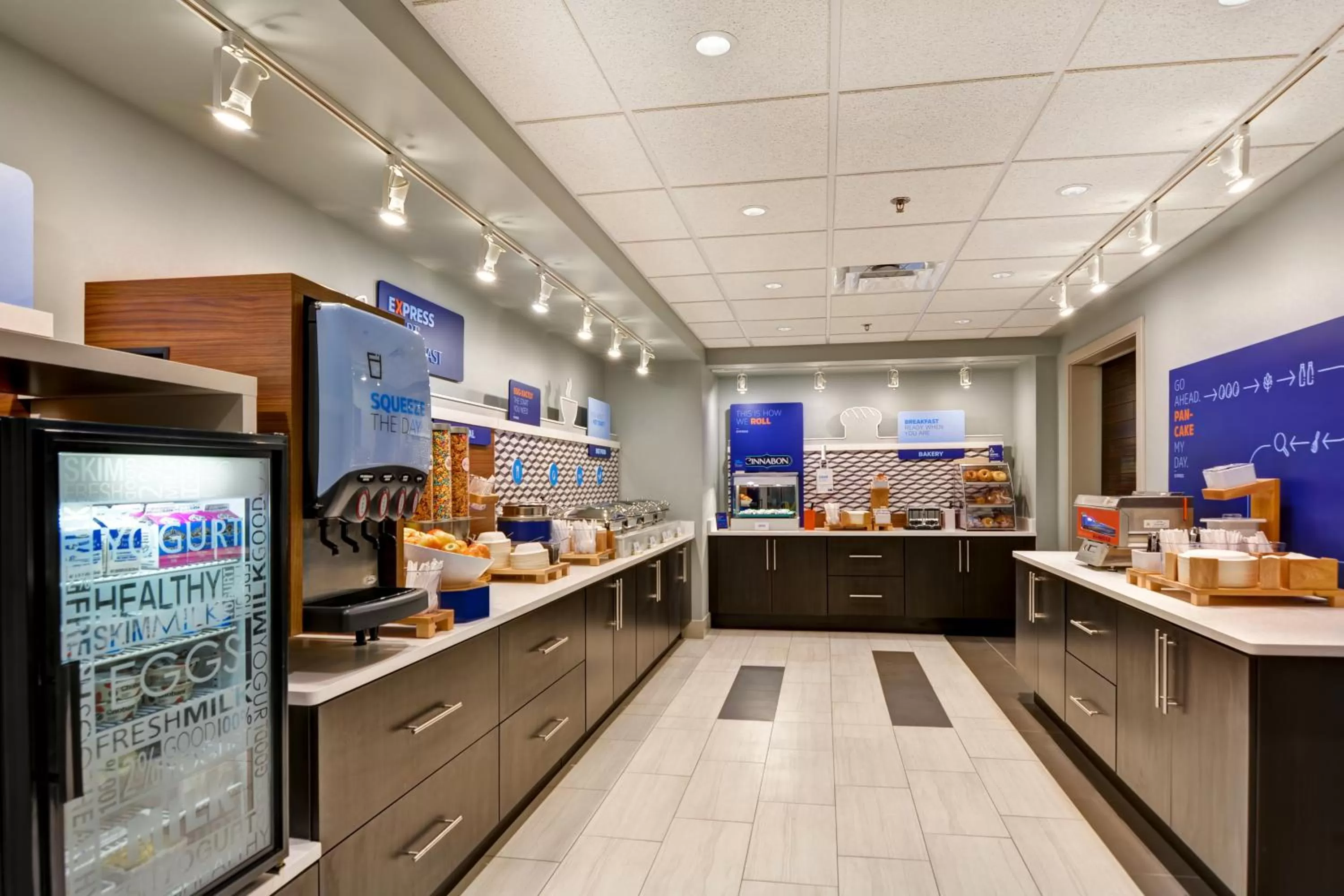 Breakfast in Holiday Inn Express Hotel & Suites Milwaukee-New Berlin by IHG