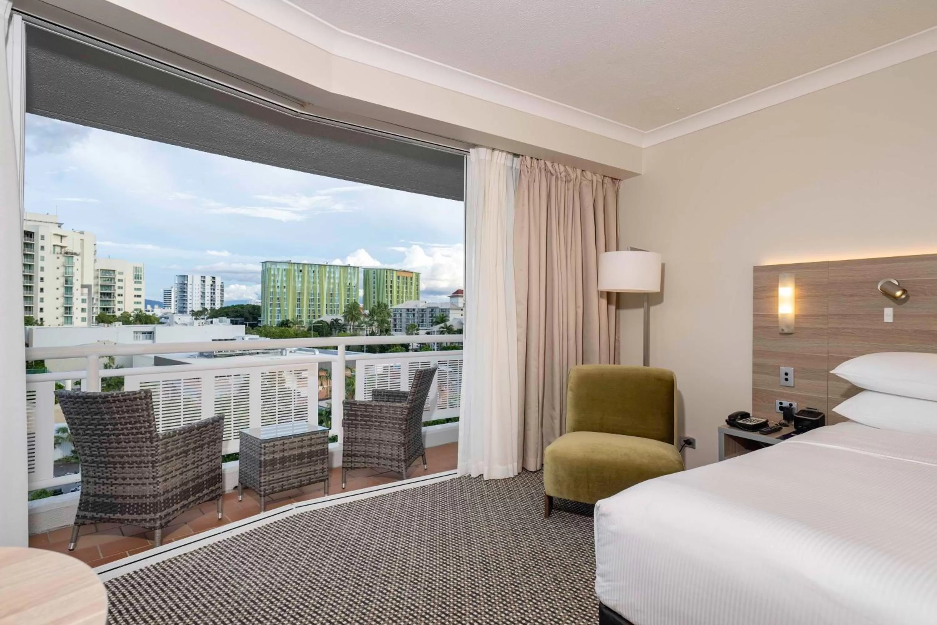 Deluxe Double or Twin Room with Sea View in DoubleTree by Hilton Cairns