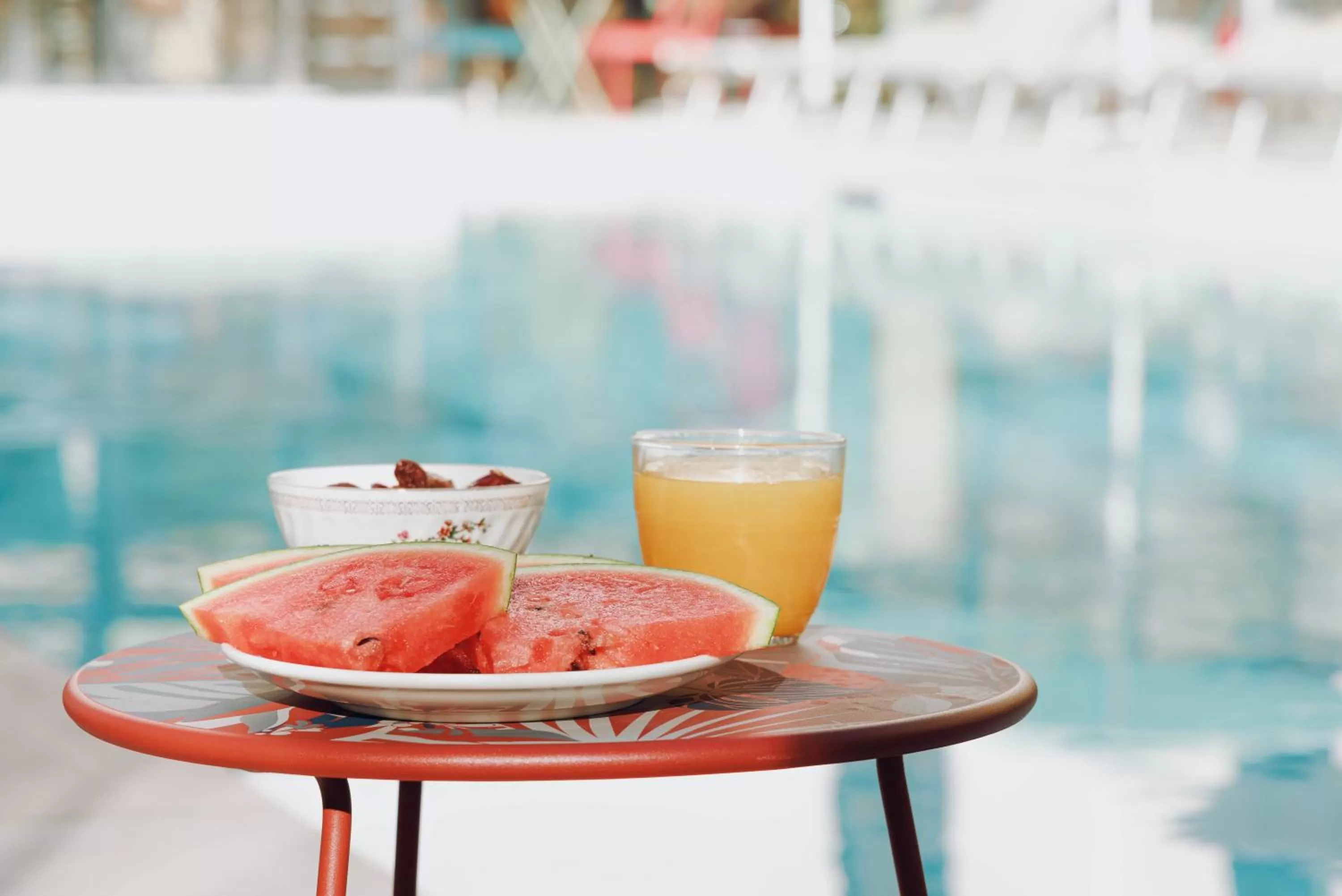 Food and drinks in greet Hotel La Rochelle Centre