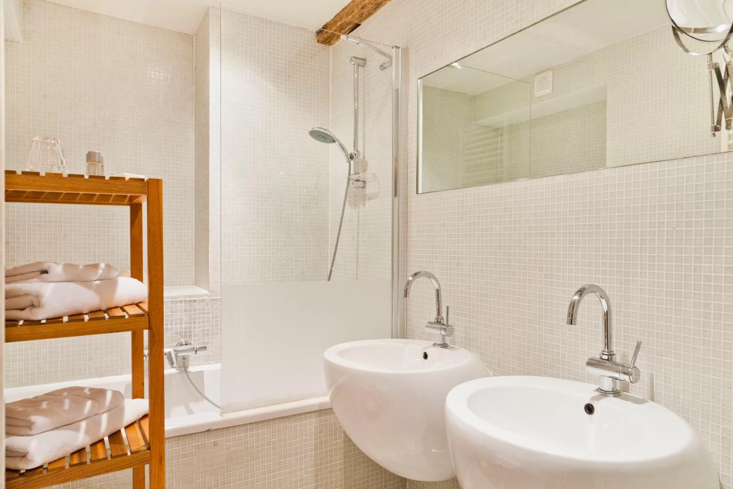 Bathroom in Hotel Diamonds and Pearls