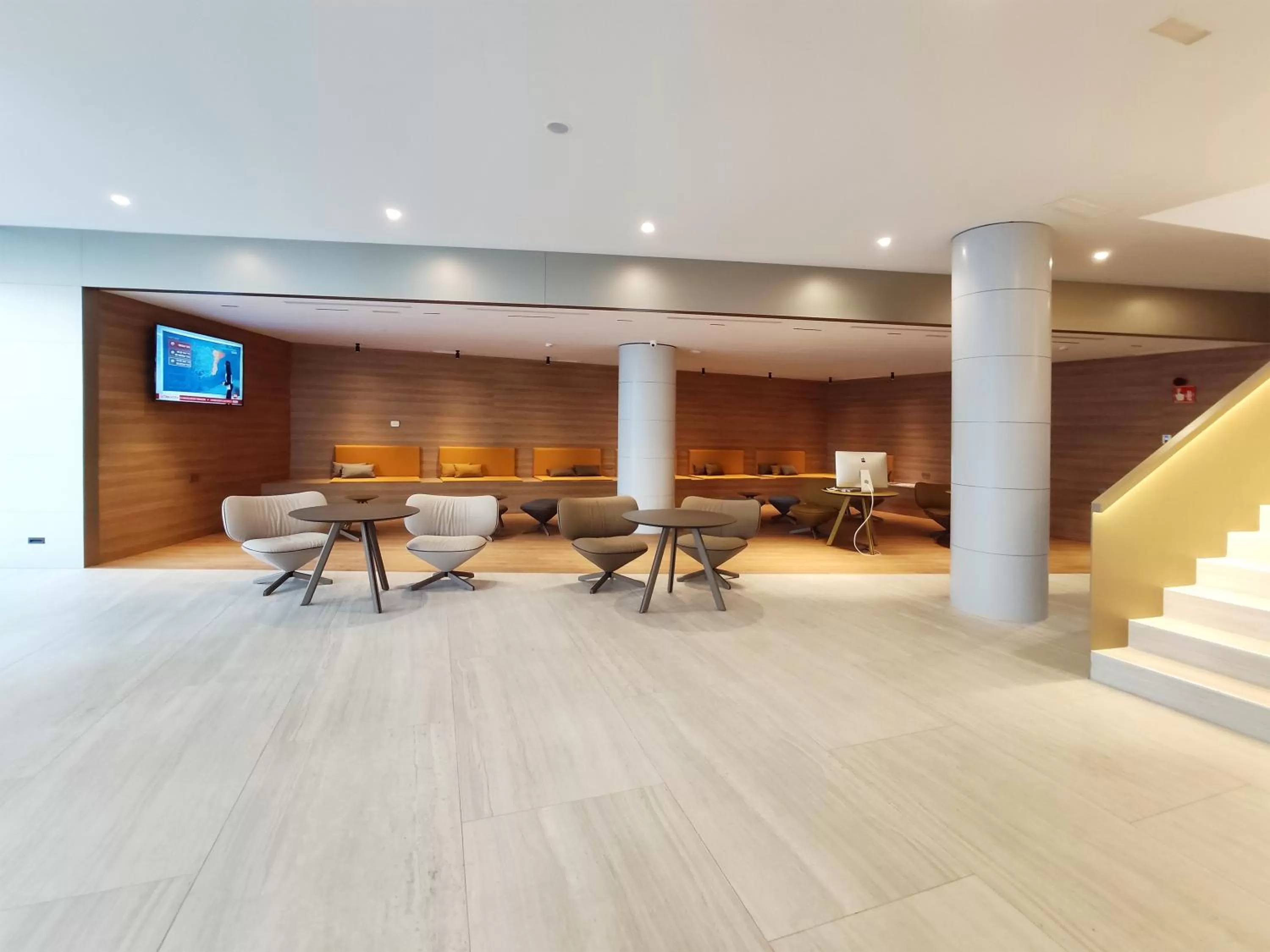 Restaurant/places to eat in Hotel Macià Sevilla Kubb