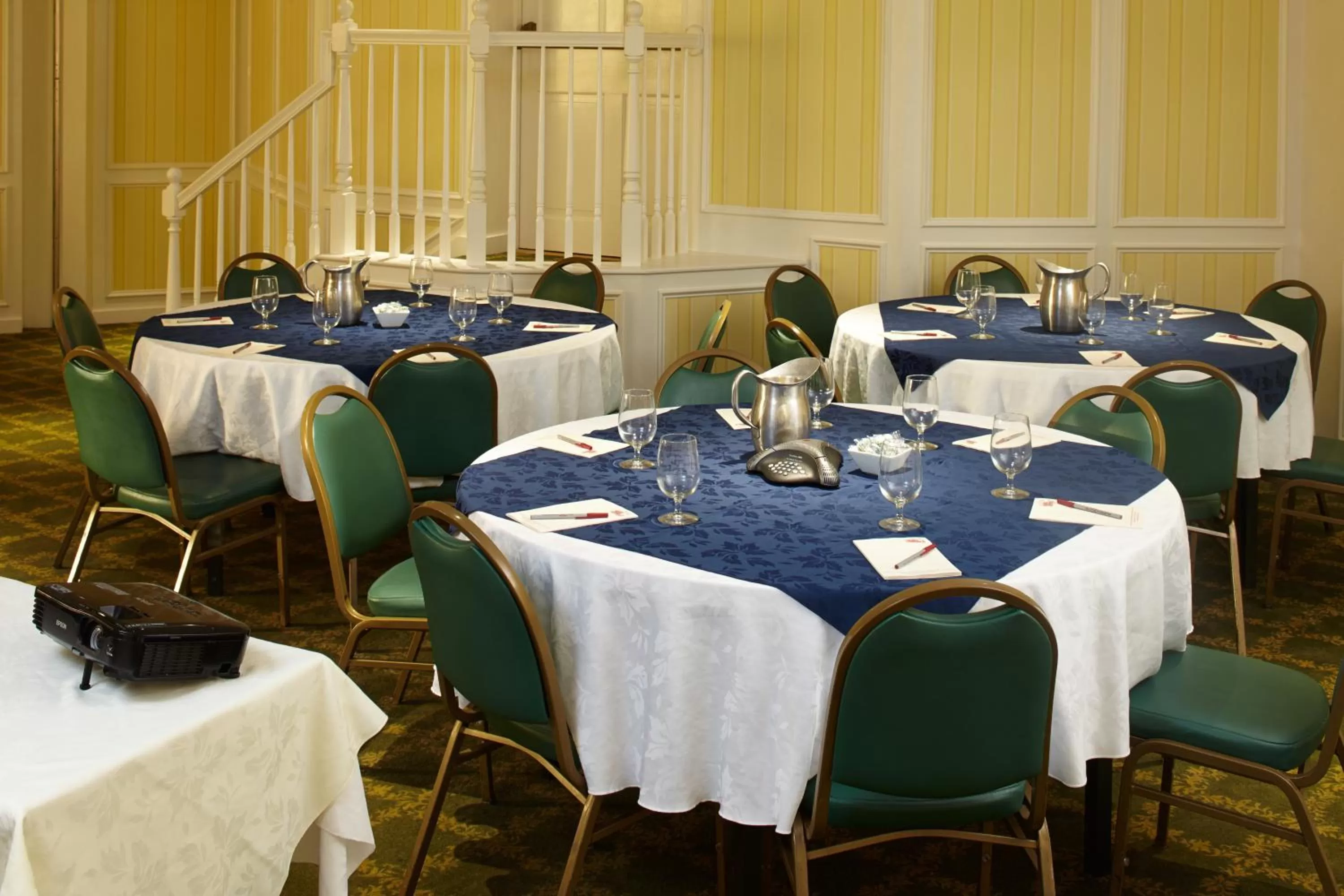 Restaurant/places to eat in Concord's Colonial Inn