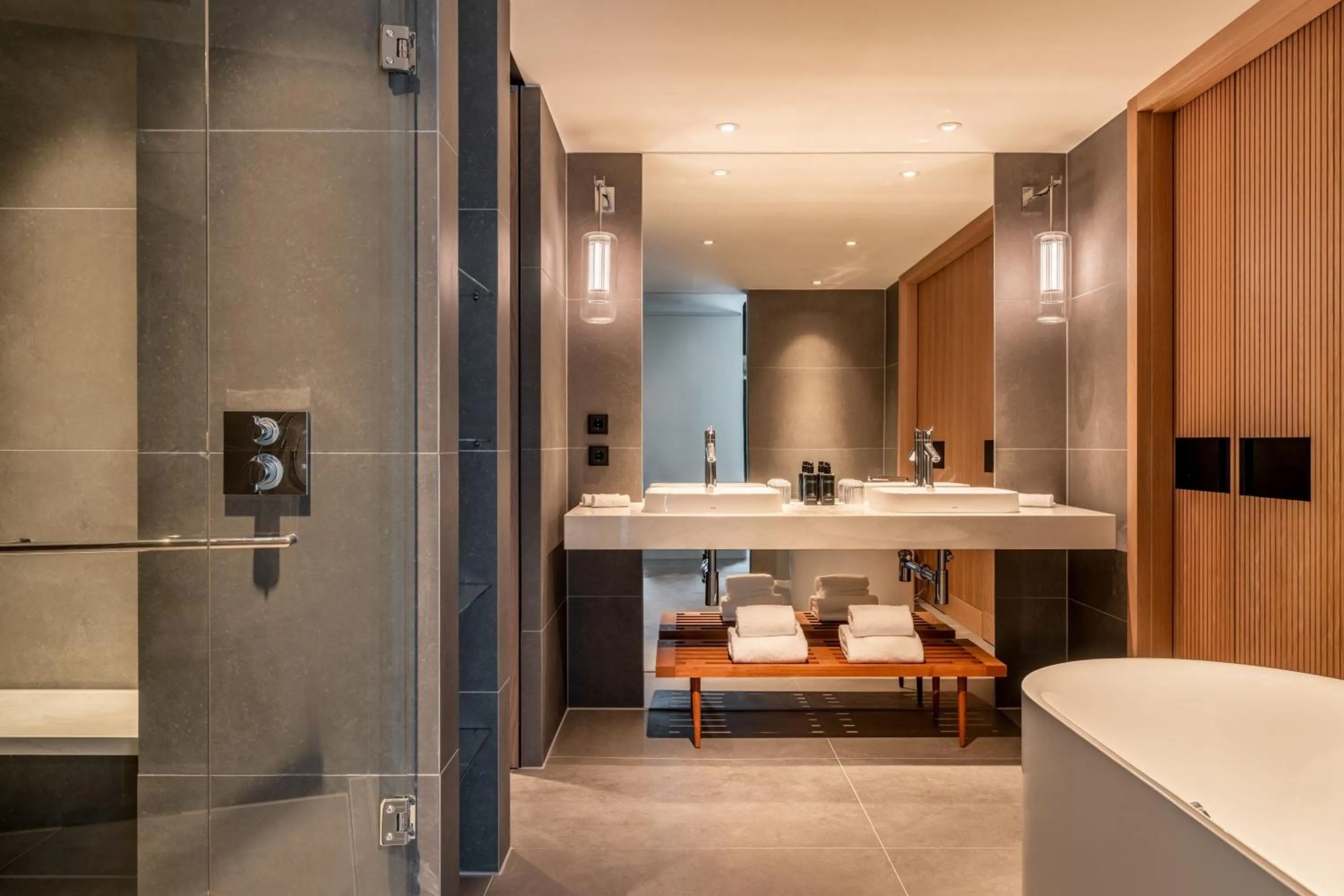 Shower in Munich Marriott Hotel City West