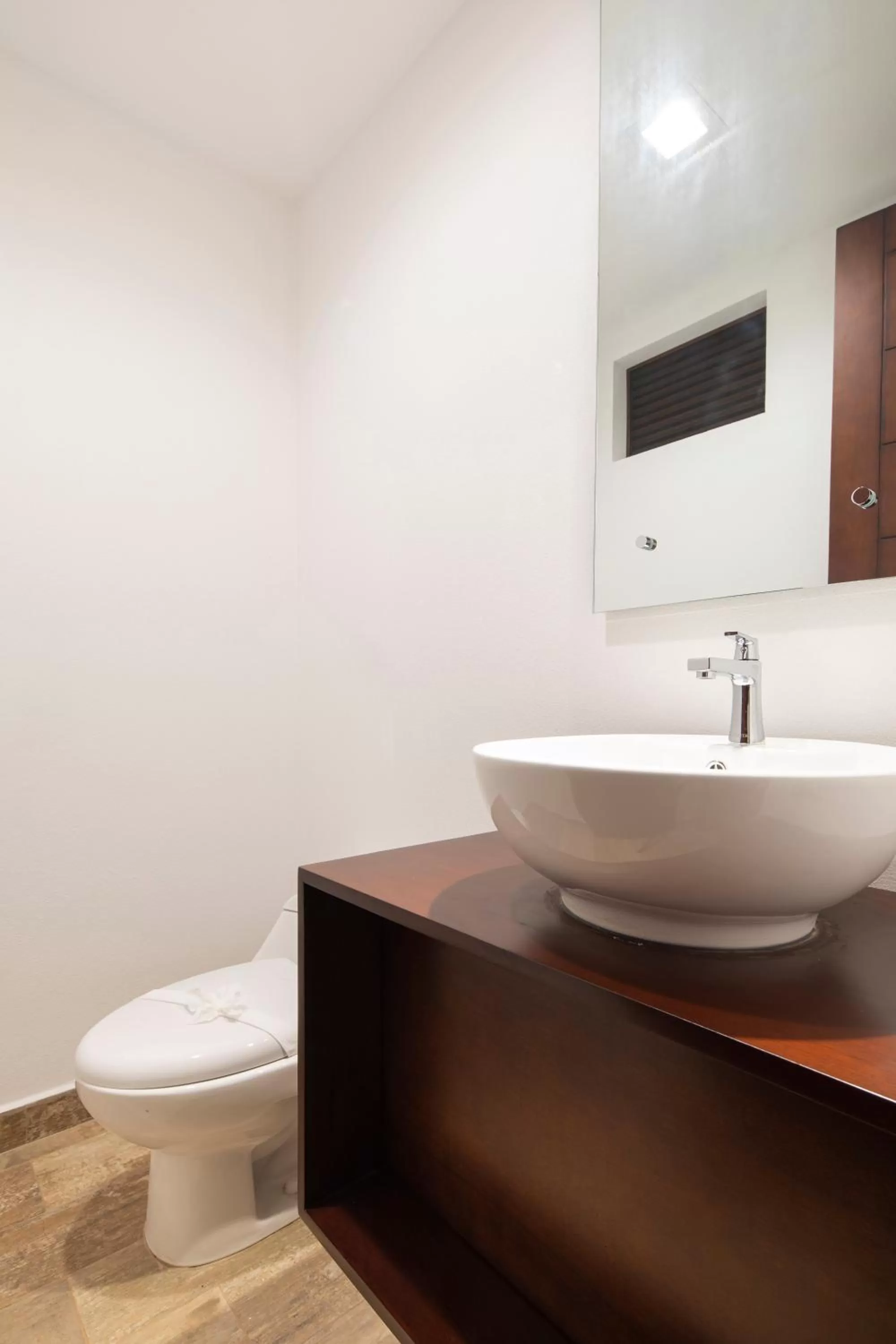 Toilet in Pumilio Mountain & Ocean Hotel