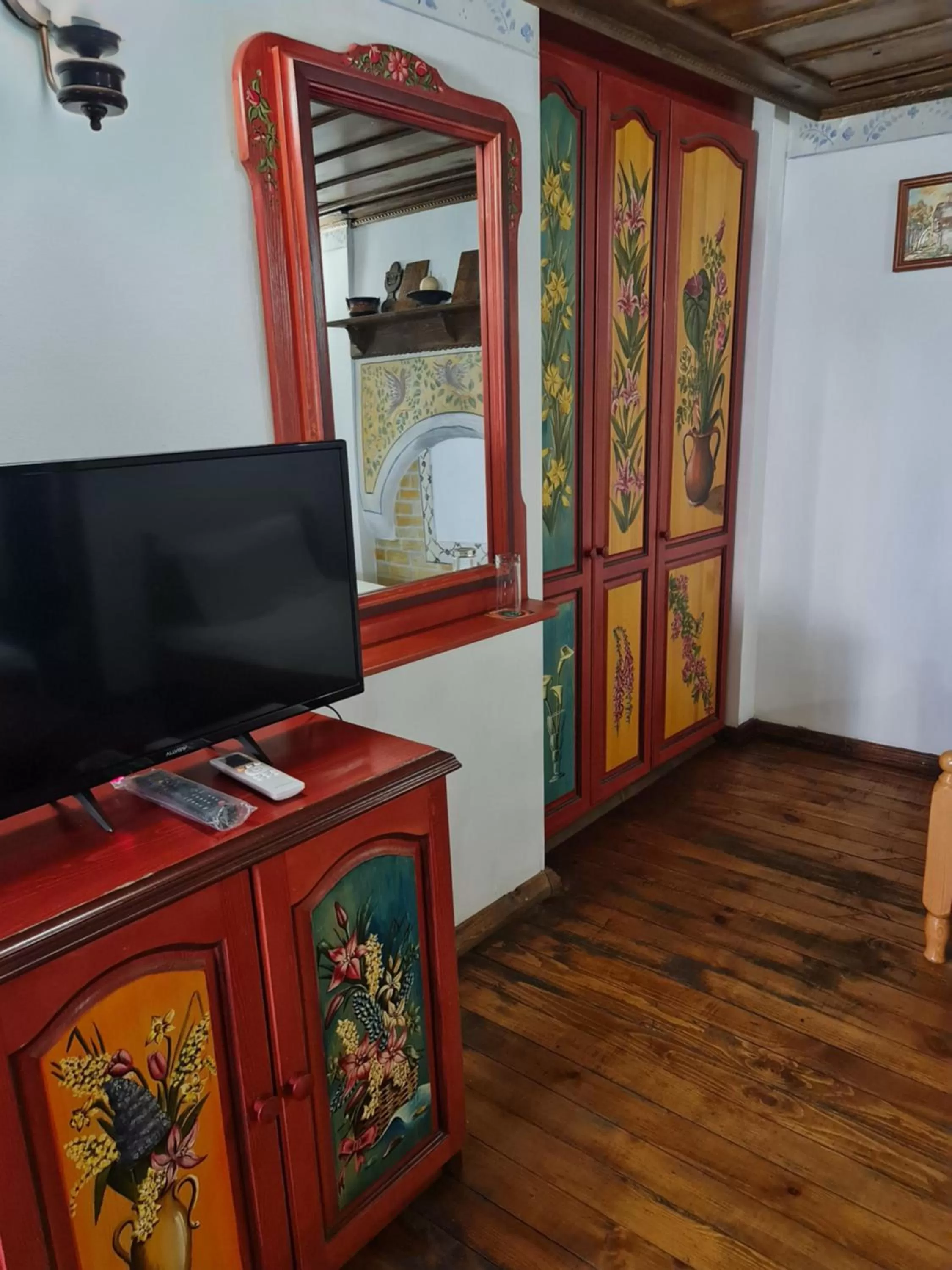 TV/Entertainment Center in The Old House Family Hotel