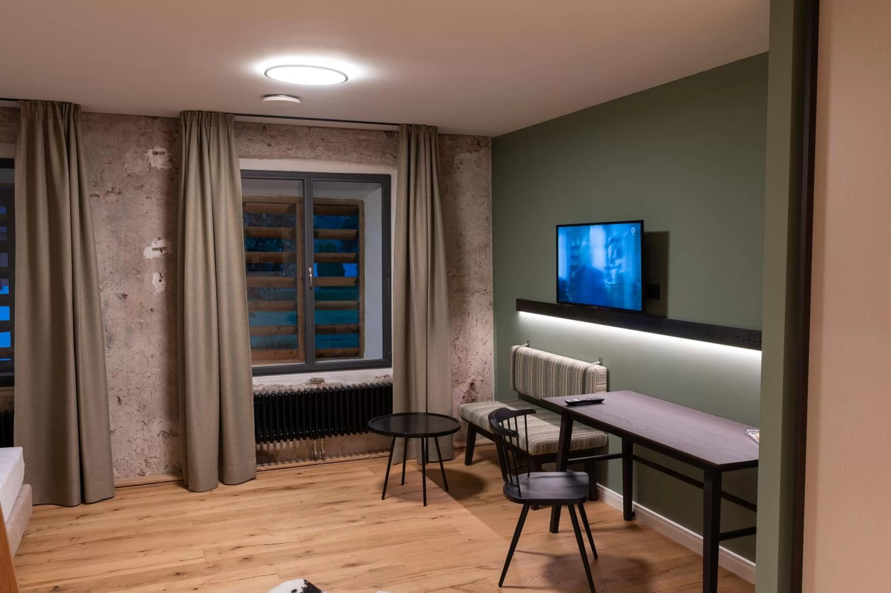 TV and multimedia in LANDHOTEL ALTE ZOLLSTATION- Historical Building
