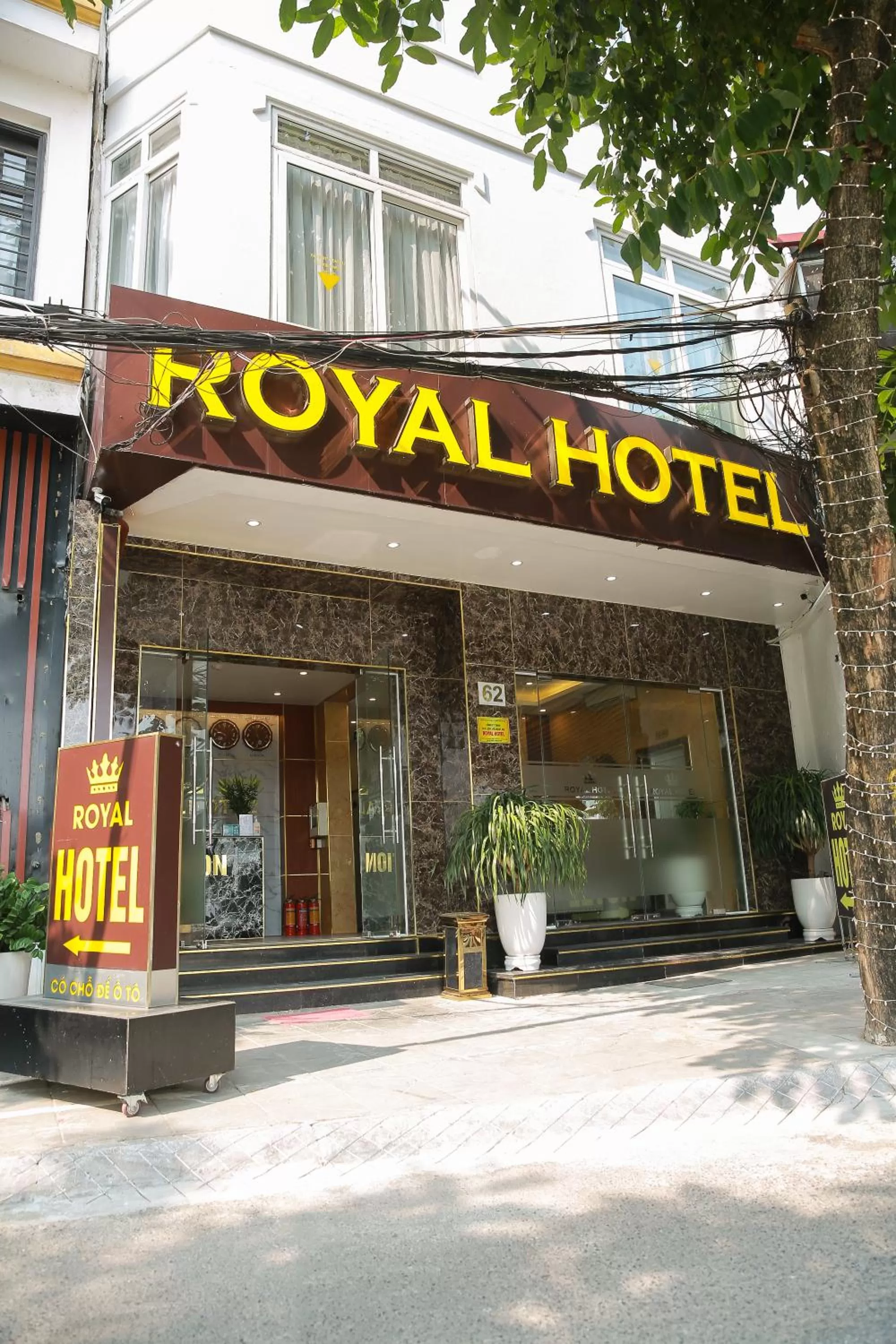Facade/entrance in Royal Hotel