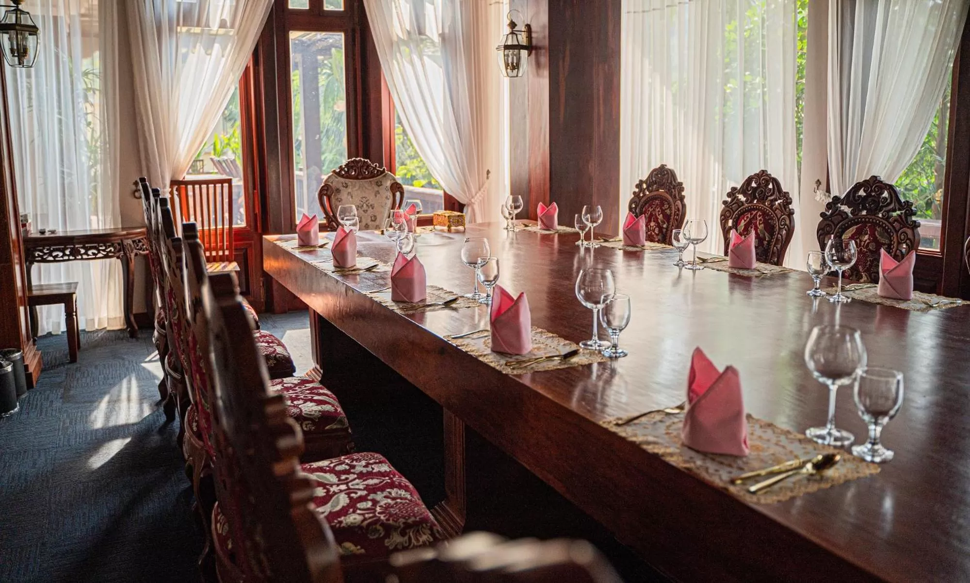 Restaurant/Places to Eat in Try Palace Resort-Kep