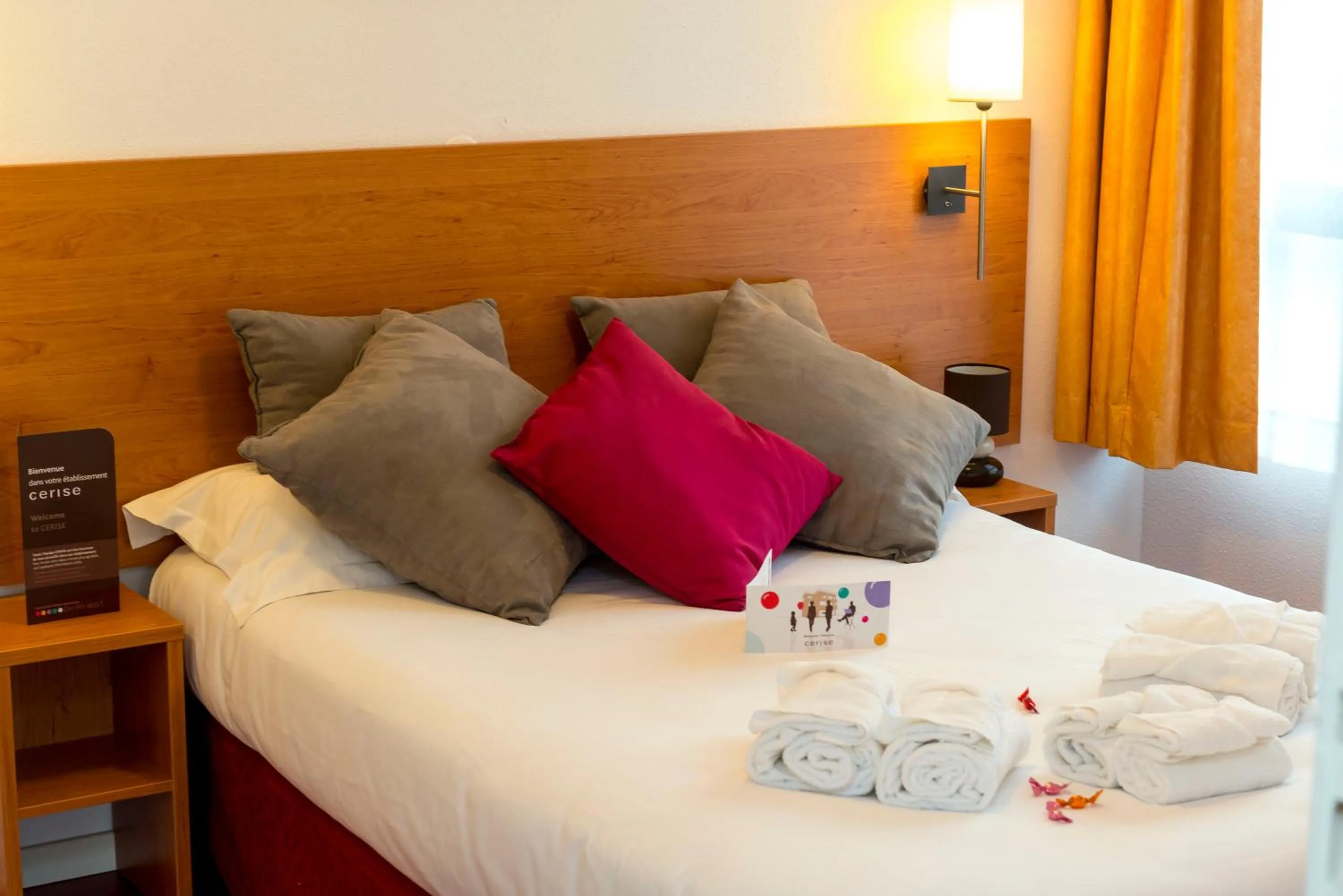 Photo of the whole room, Bed in Cerise Strasbourg Appart Hotel
