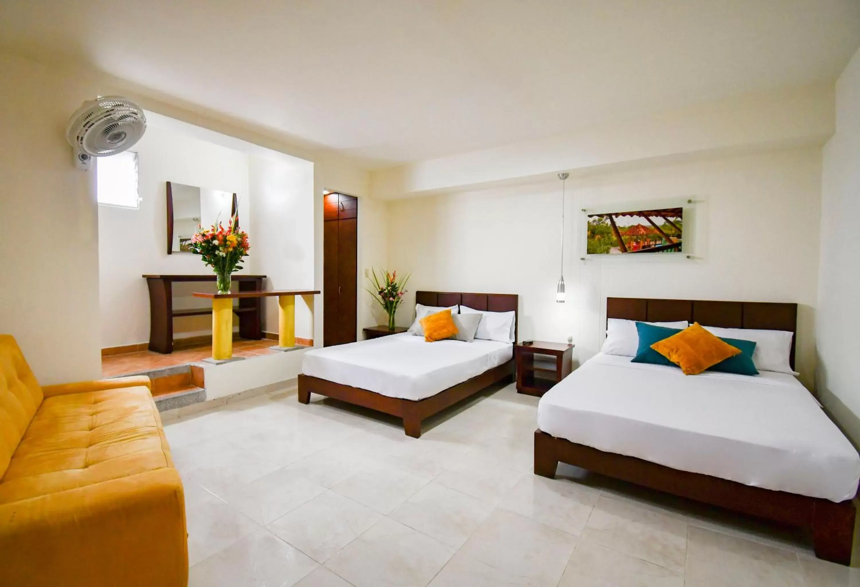 Comfort Quadruple Room in Hotel Monarca Armenia Comfort Quadruple Room in Hotel Monarca Armenia