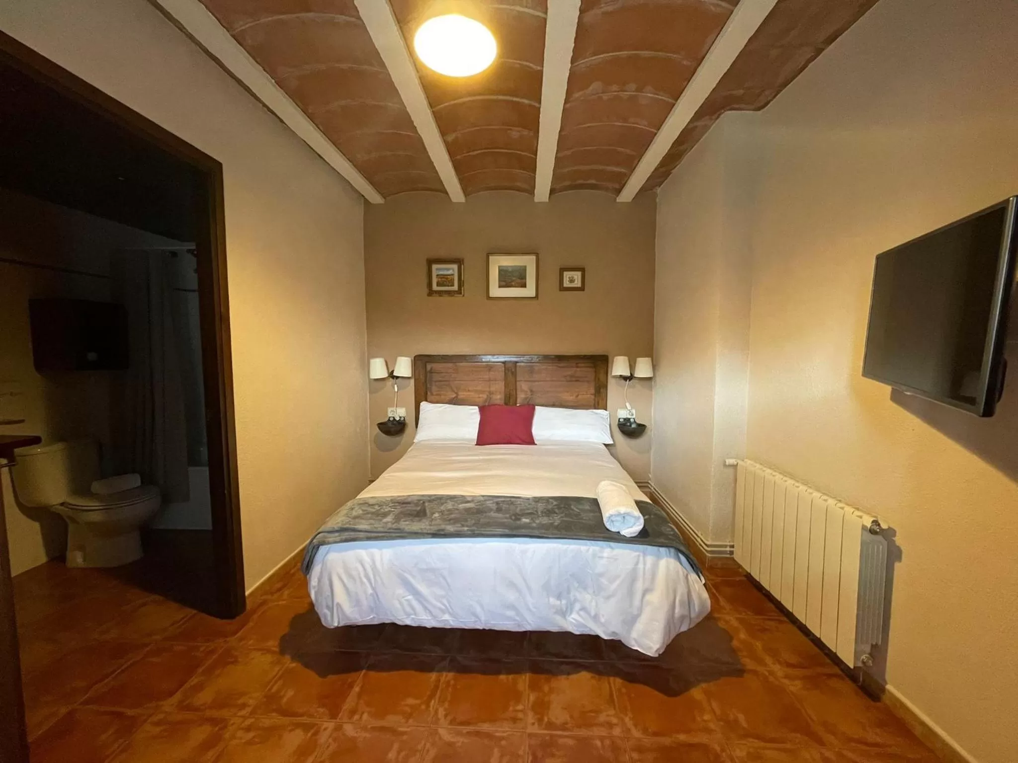 Photo of the whole room in Hotel Cruells