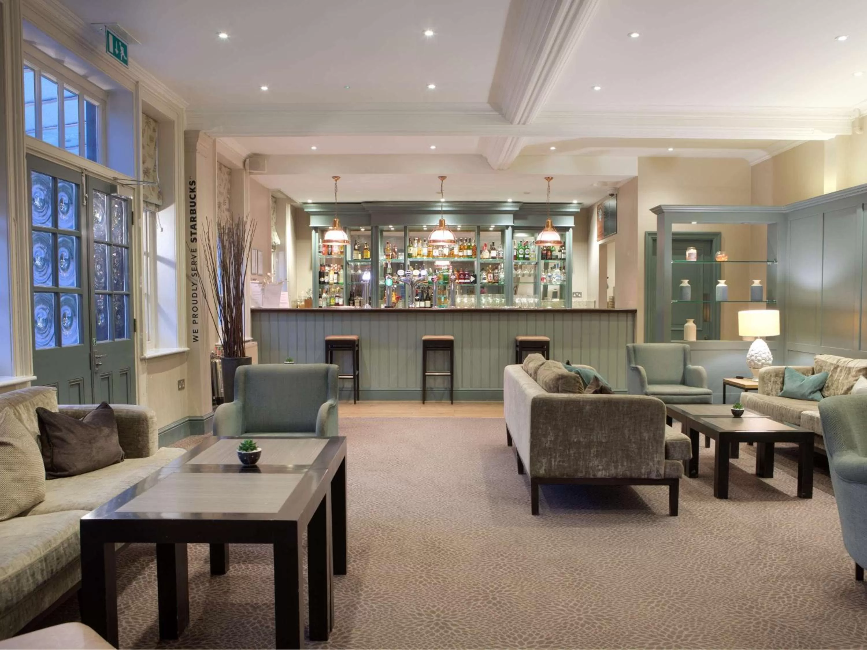 Lounge or bar in Sunday Box Hill Burford Bridge Hotel