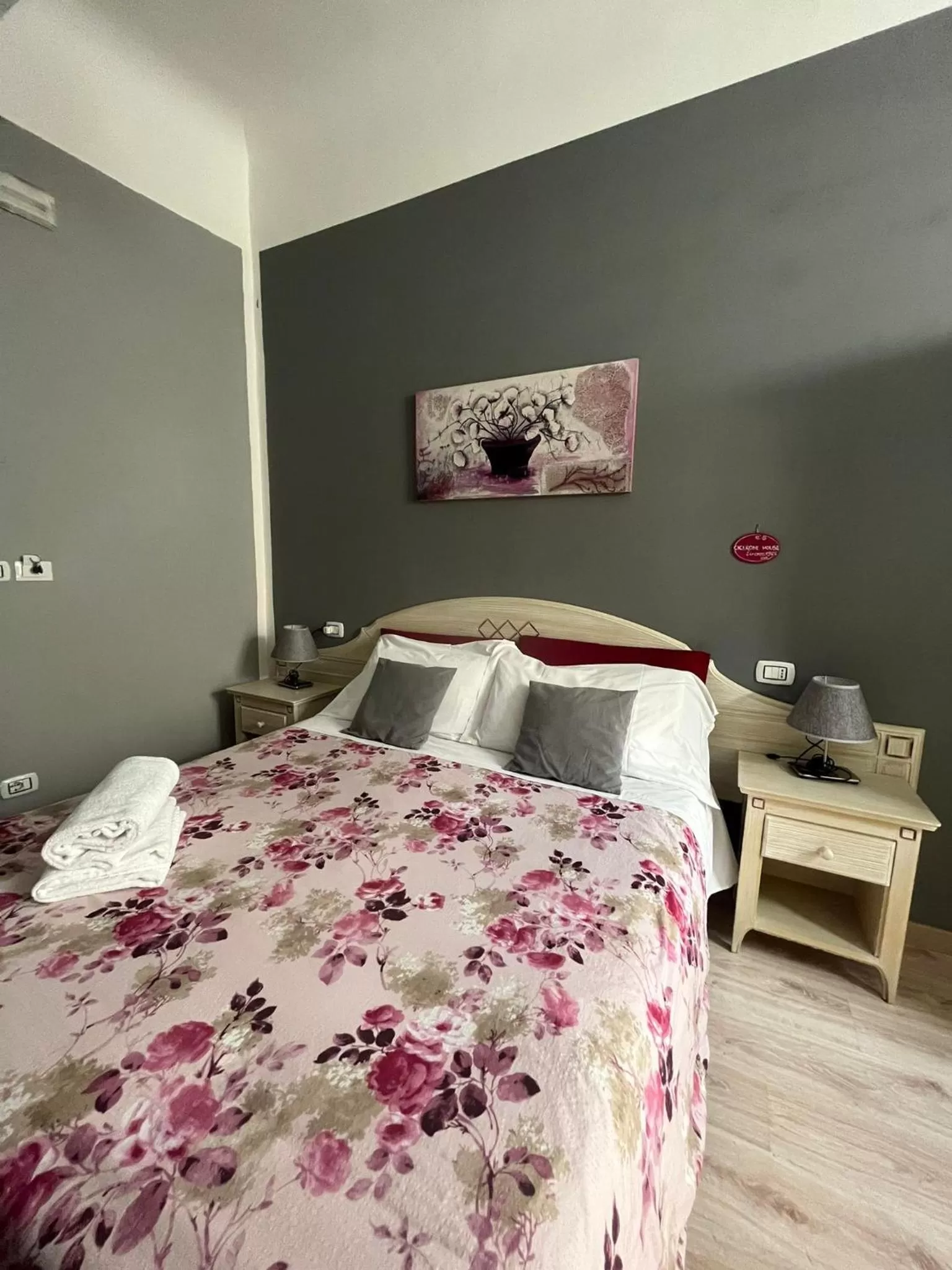 Photo of the whole room, Bed in Cicerone Guest House