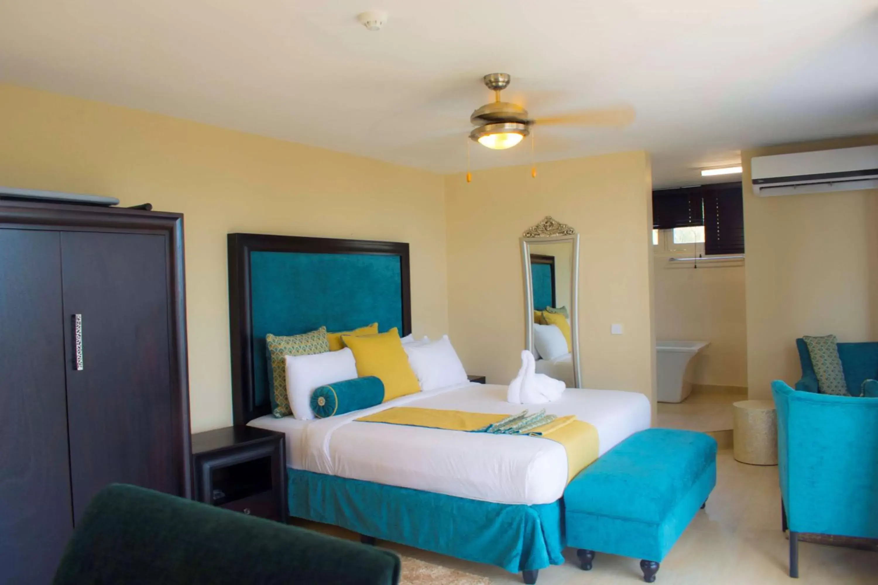Classic Triple Room with King Bed and Sea View in Best Western Plus Accra Beach Hotel Classic Triple Room with King Bed and Sea View in Best Western Plus Accra Beach Hotel