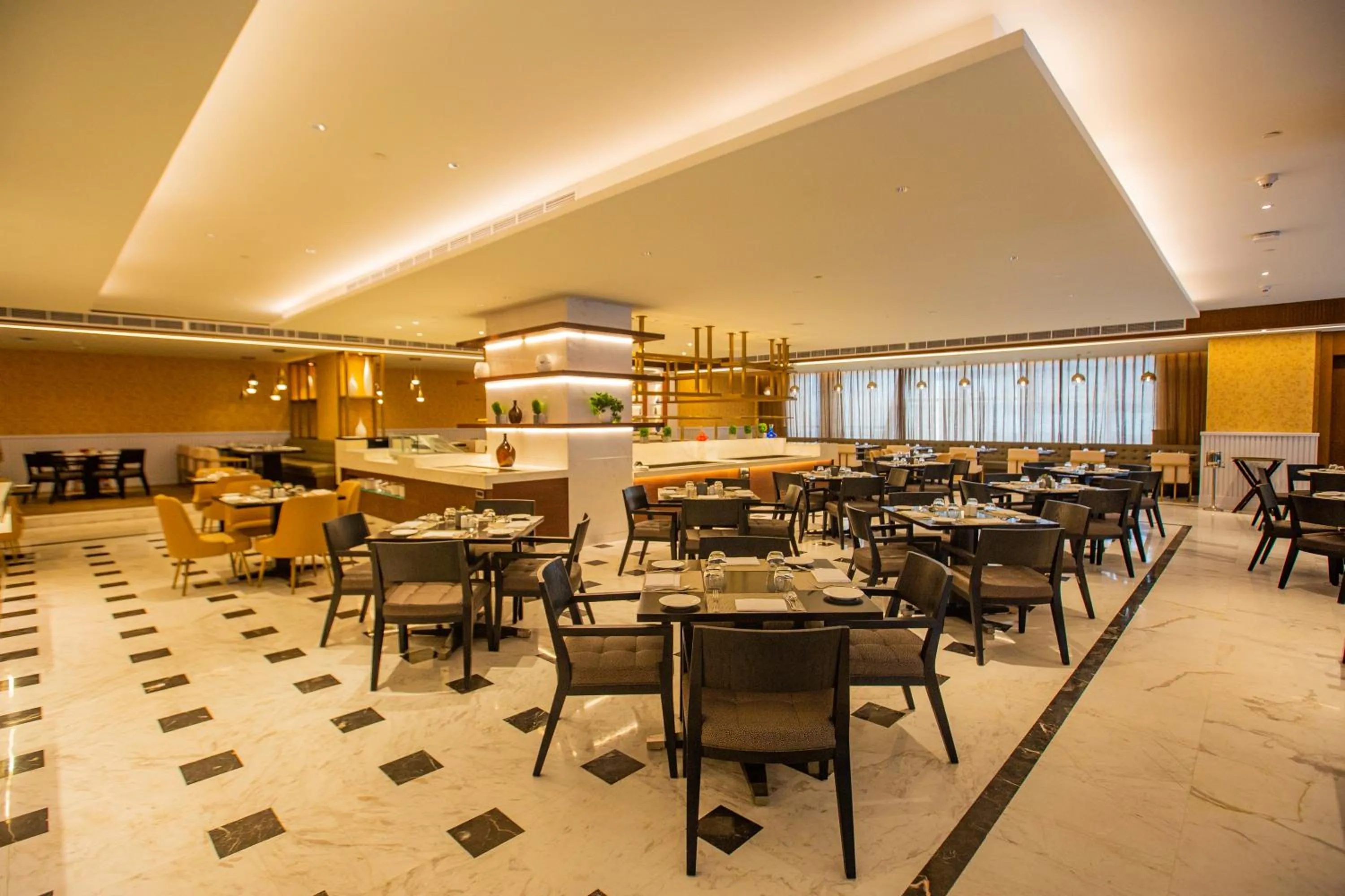 Restaurant/places to eat in Johari Rotana