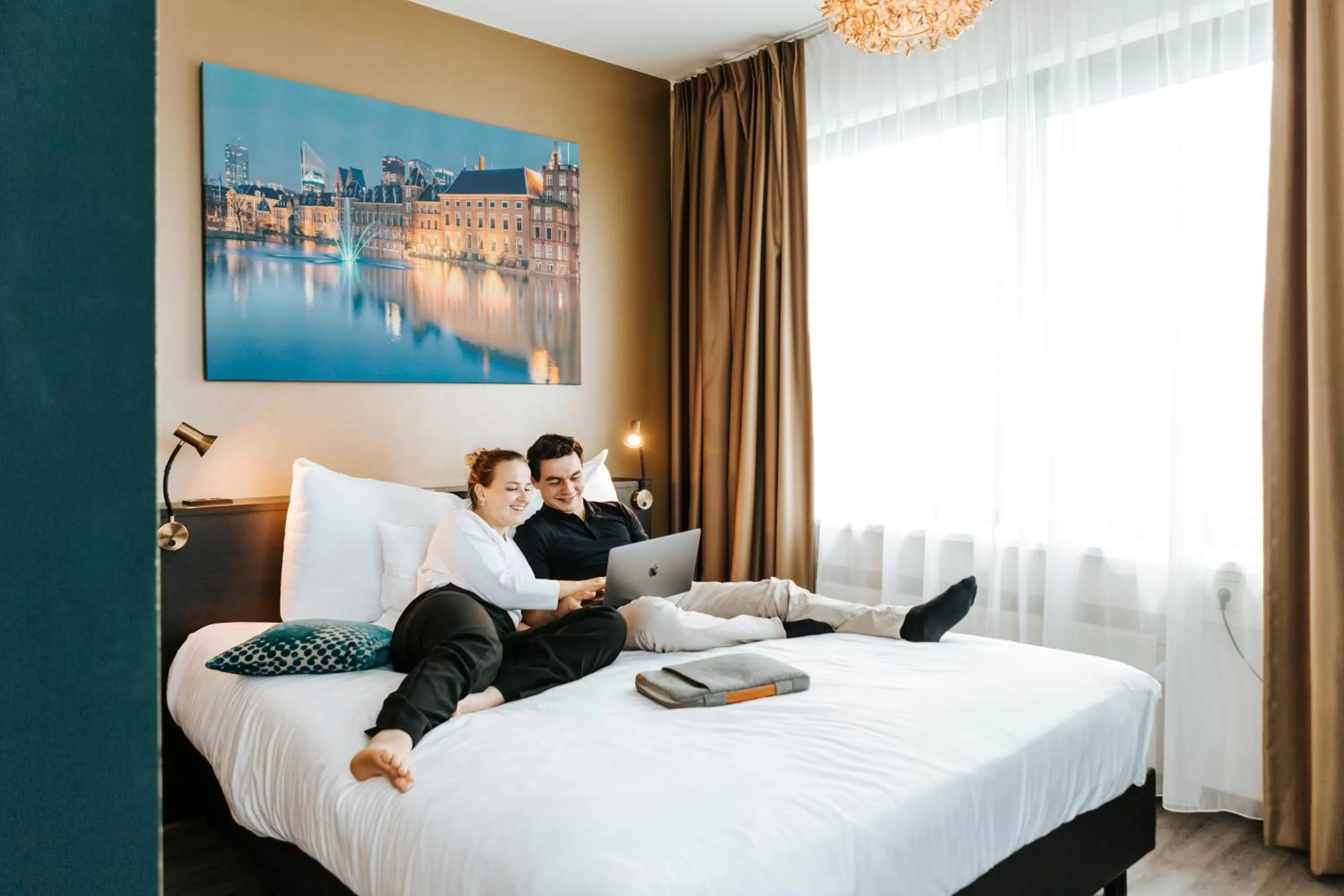 Bed in The Hague Teleport Hotel - Free Parking