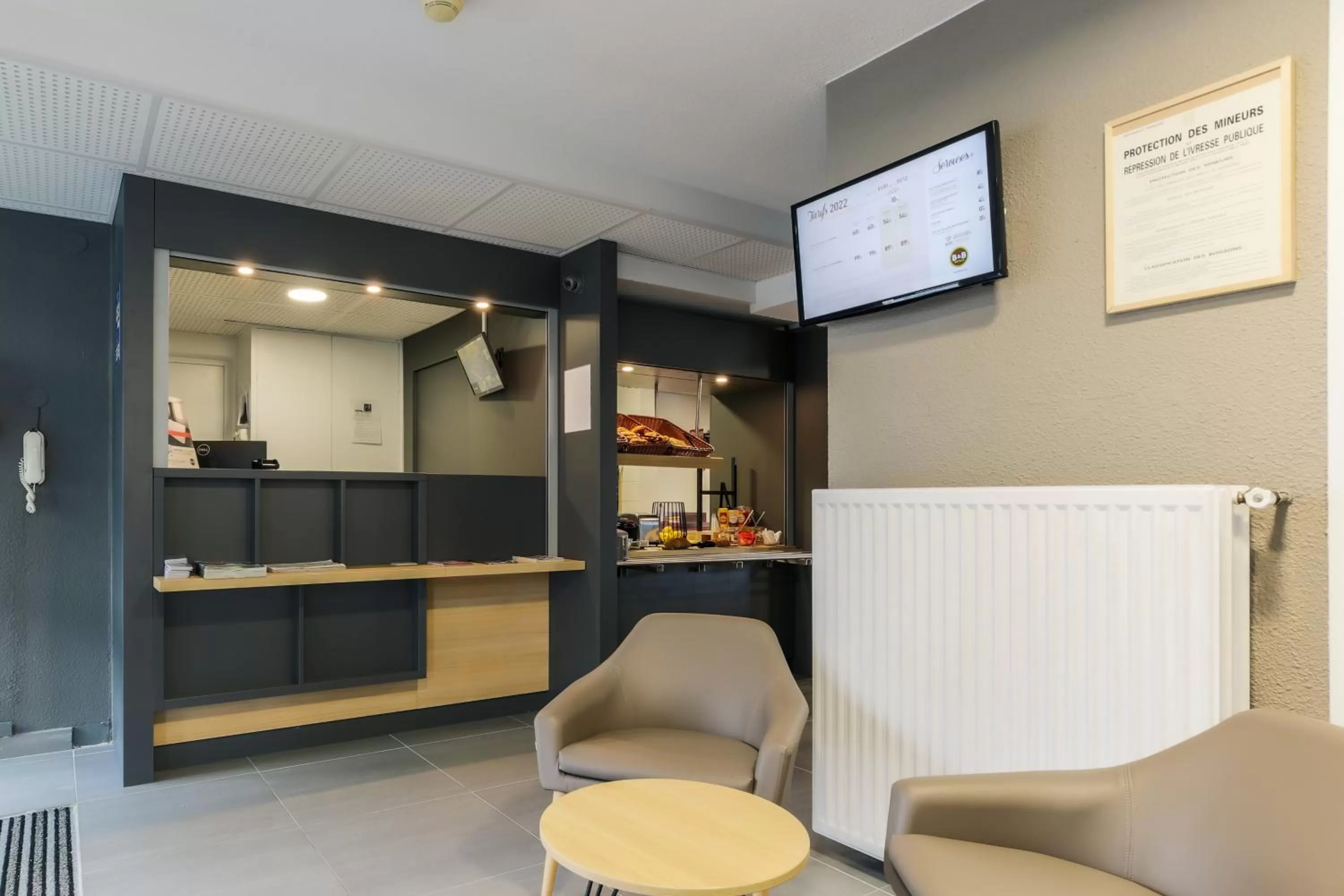 Lobby or reception in B&B HOTEL Metz Augny