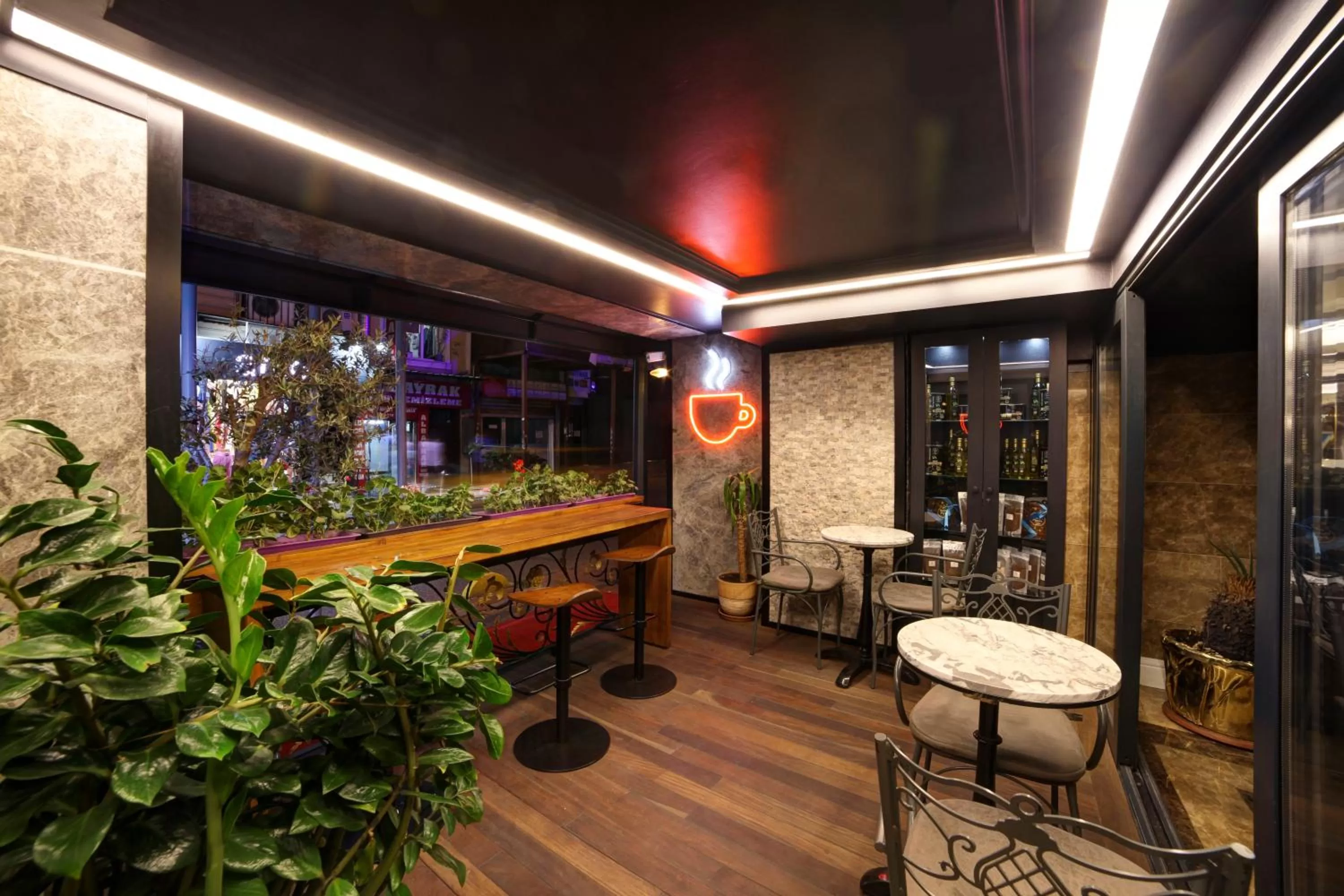 Coffee/tea facilities in Skalion Hotel