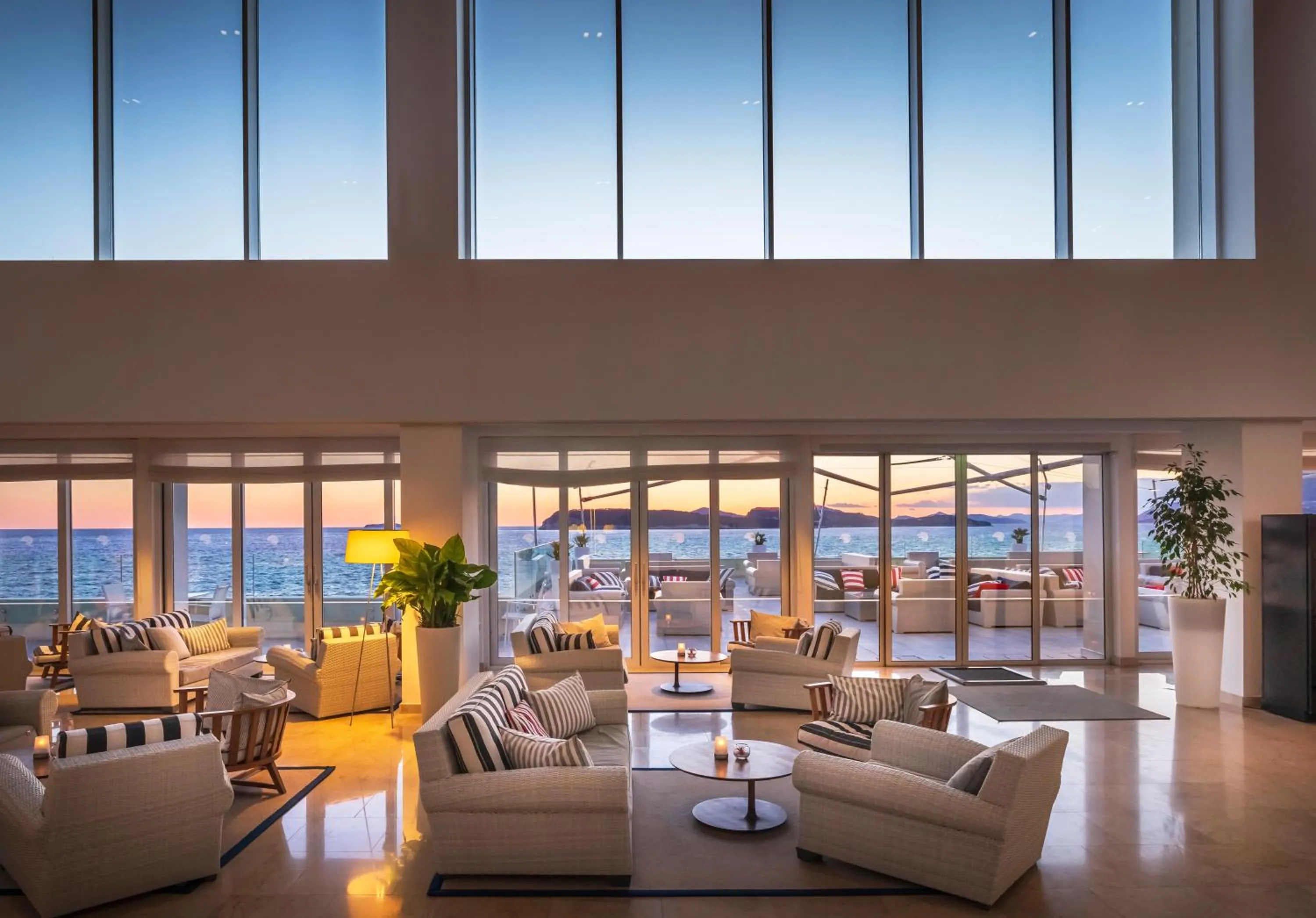 Lounge or bar in President Hotel, Valamar Collection