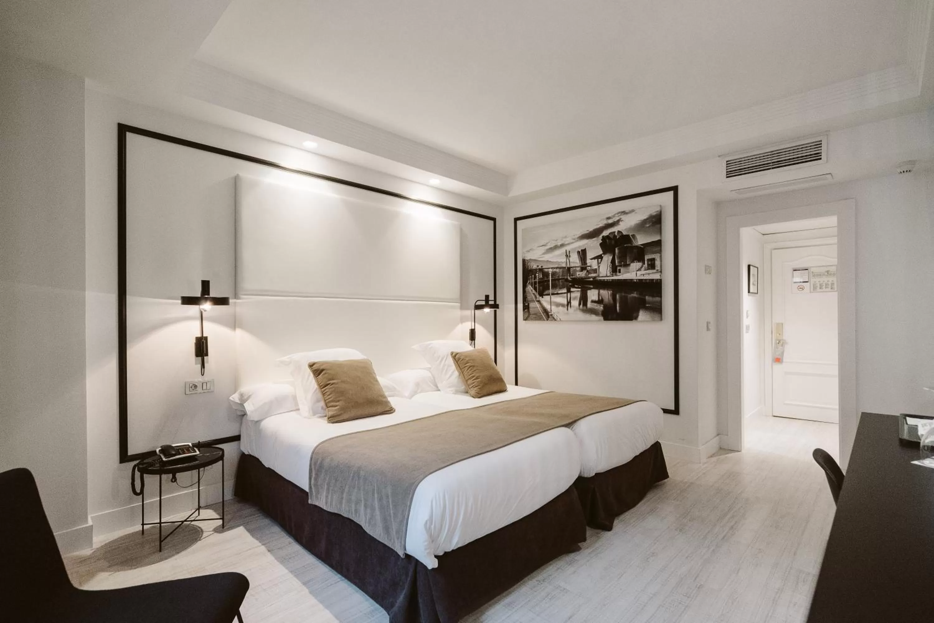 Bedroom, Bed in Hotel Abando