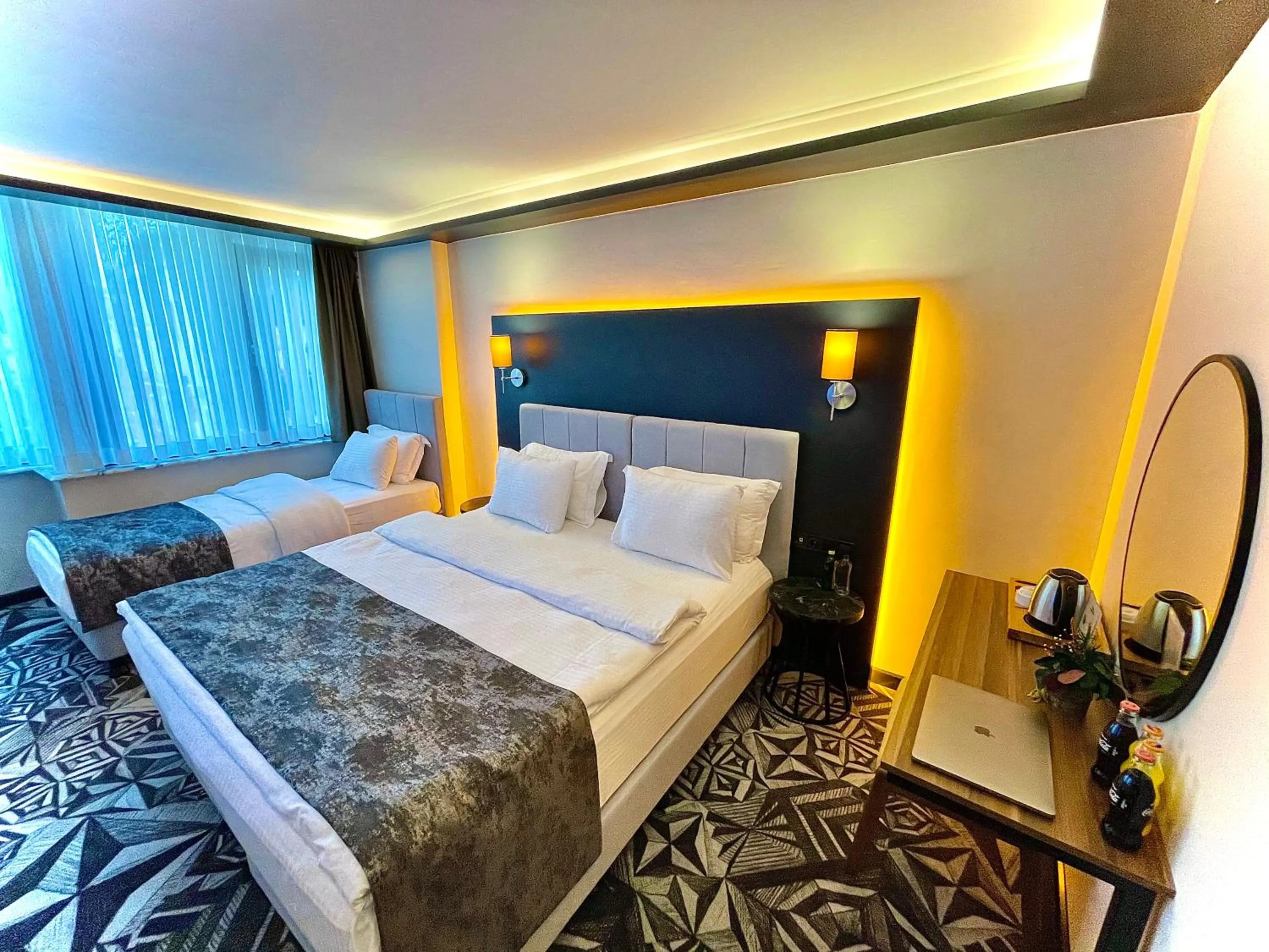 Bedroom, Bed in Weingart Istanbul