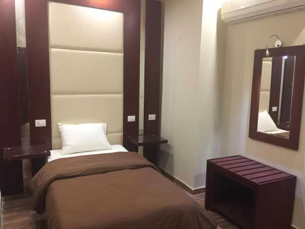 Single Room with Private Bathroom - single occupancy in Grand Palace Hotel Single Room with Private Bathroom - single occupancy in Grand Palace Hotel