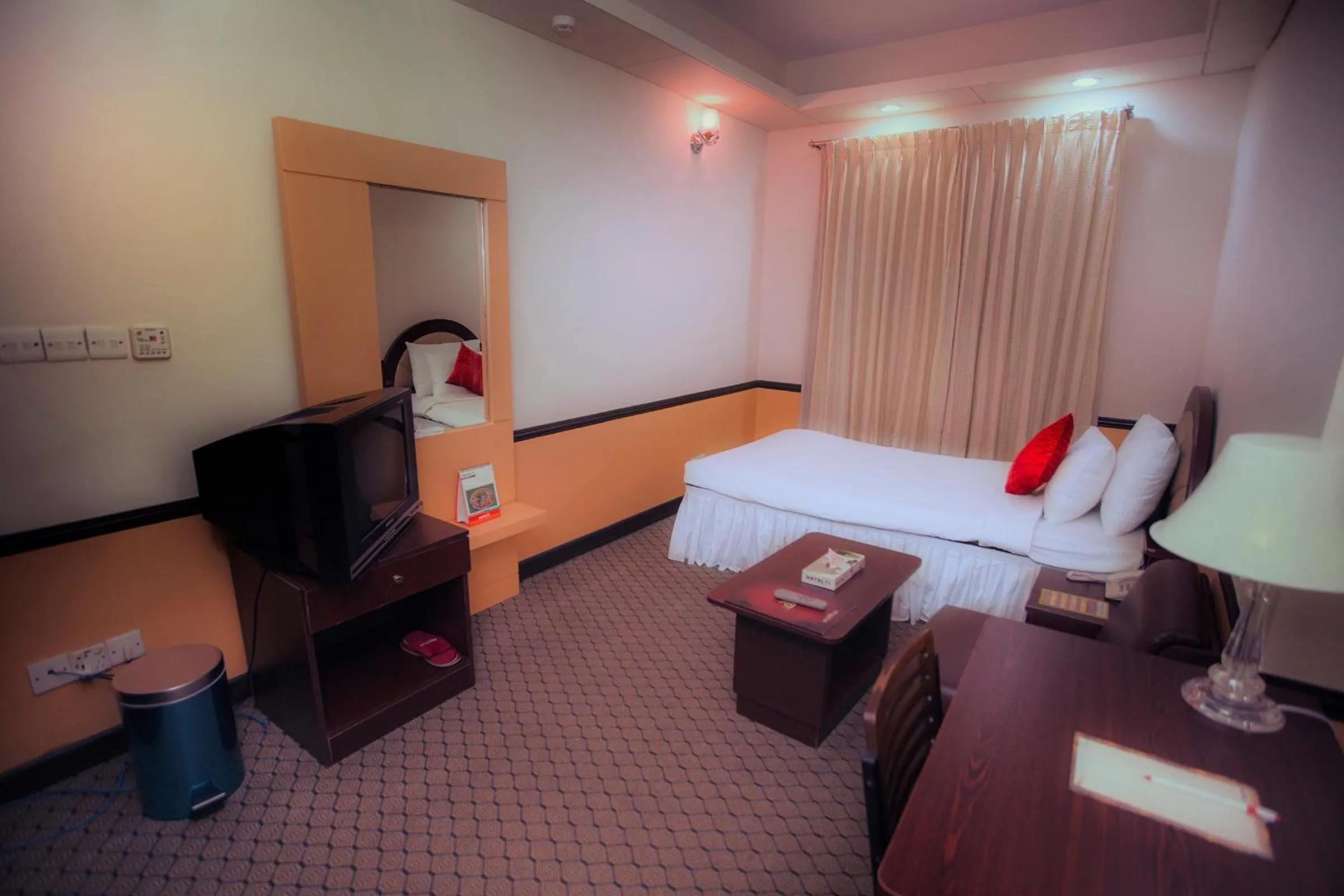 Photo of the whole room, Bed in Hotel 71