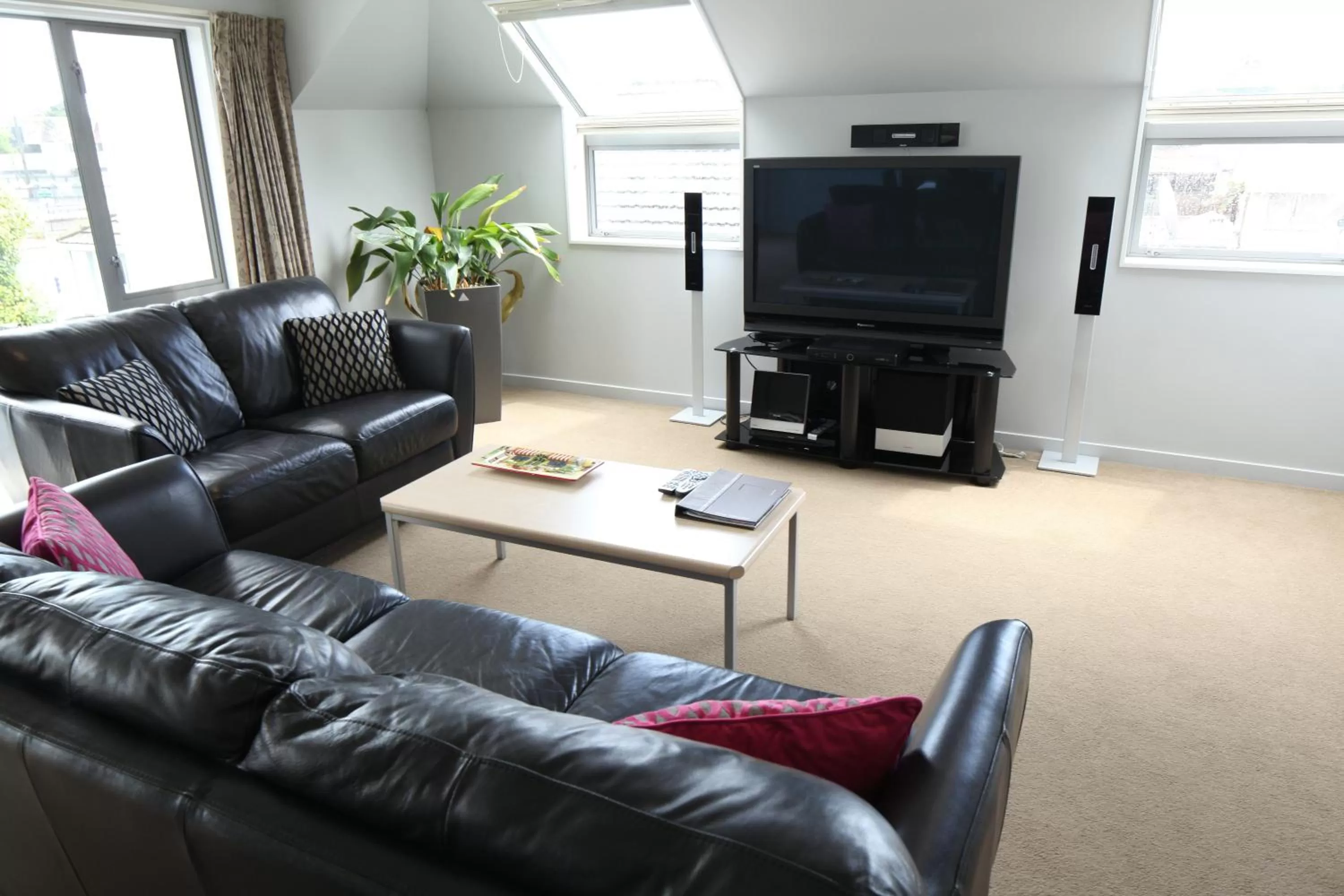 TV and multimedia in Alpha Motel with Spa-Bath