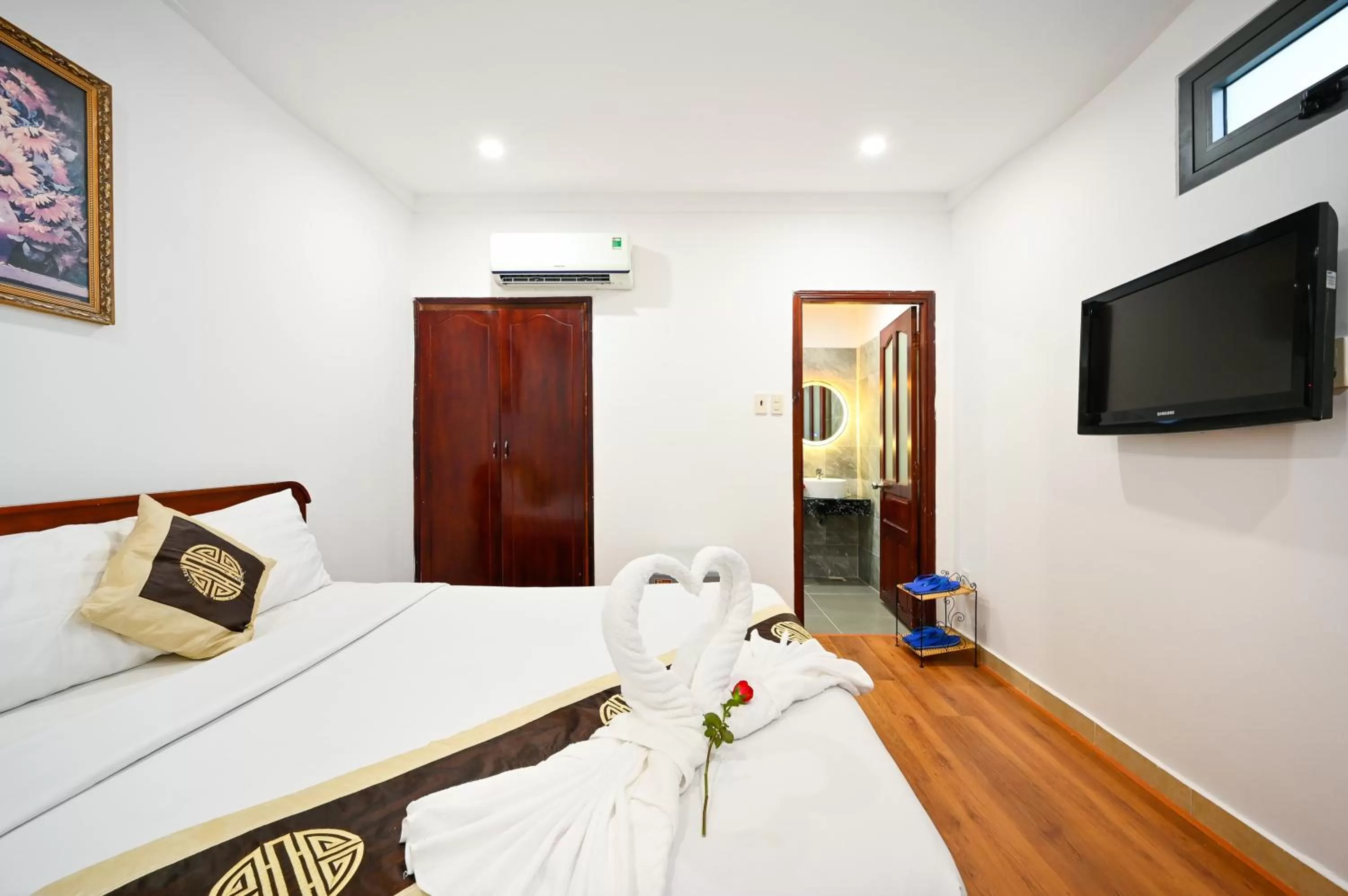 Bedroom in TN Central Hotel