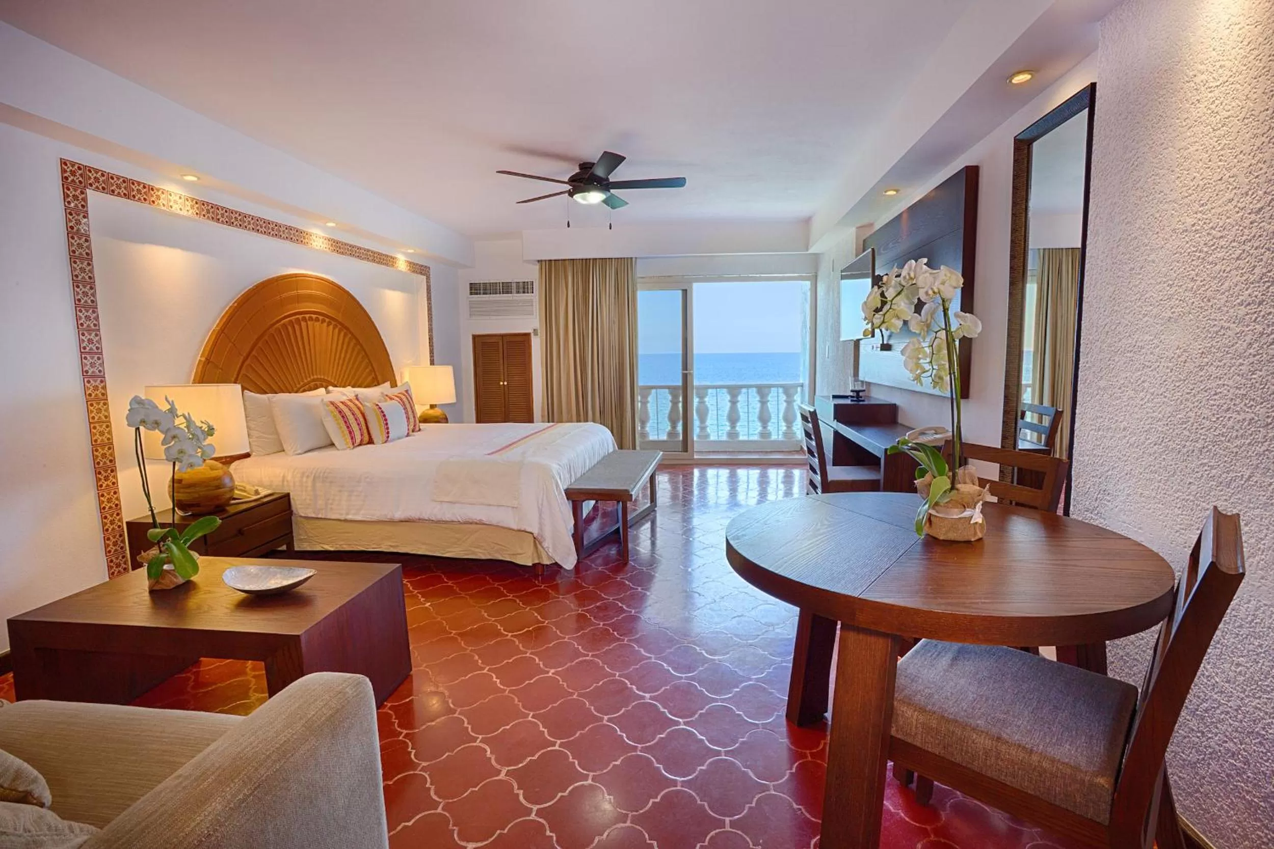 Oceanfront Deluxe Studio-Renovated in Costa Sur Resort & Spa