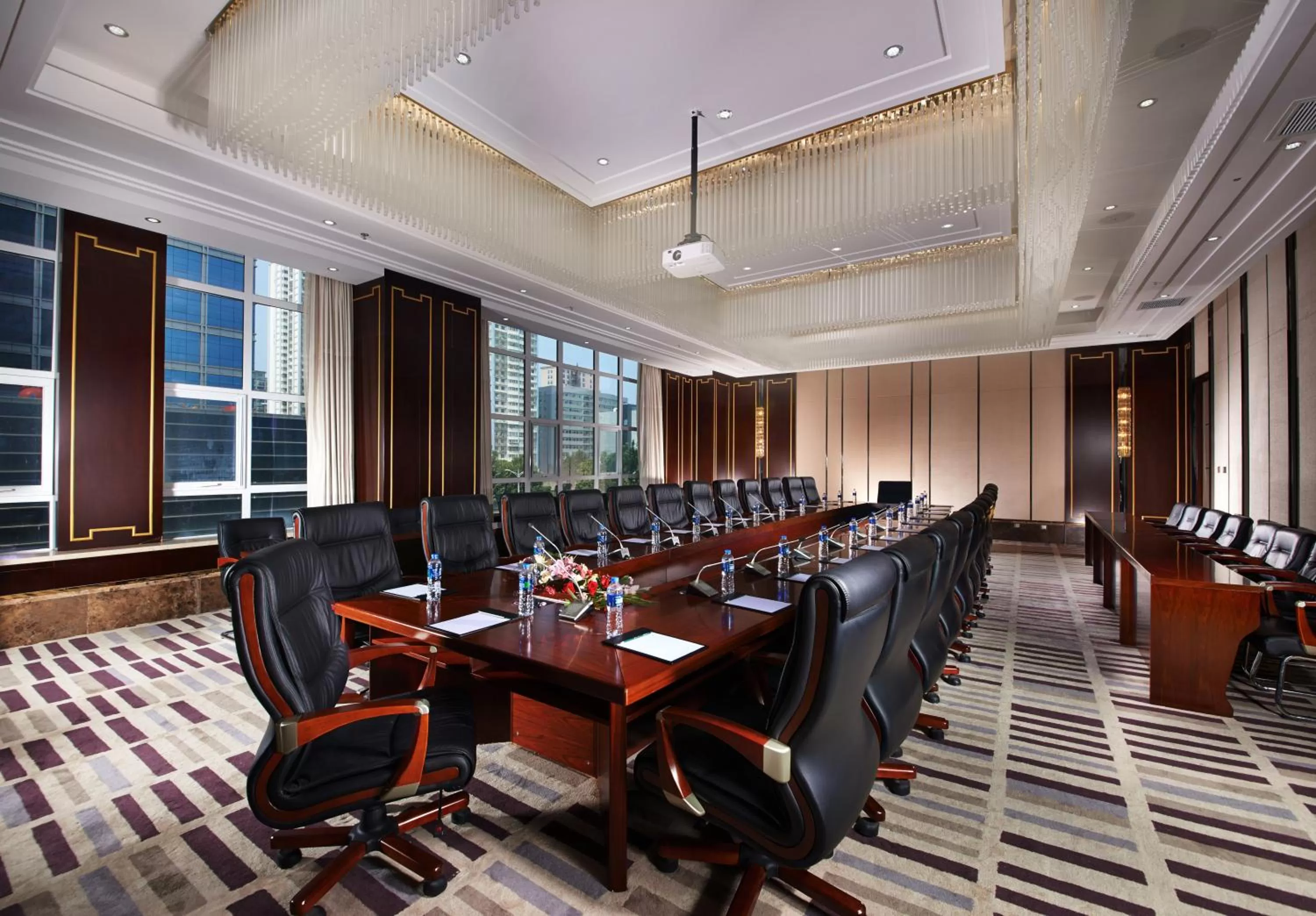 Meeting/conference room in Holiday Inn Express Luoyang City Center by IHG