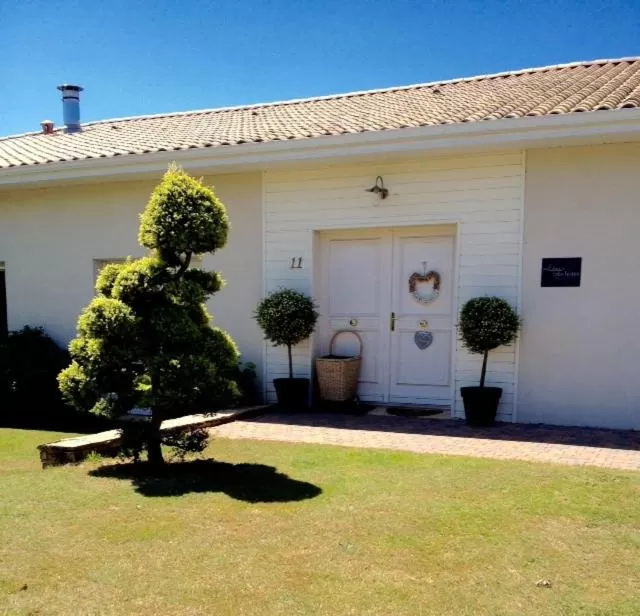 Facade/entrance, Property Building in Le Temps des Hôtes