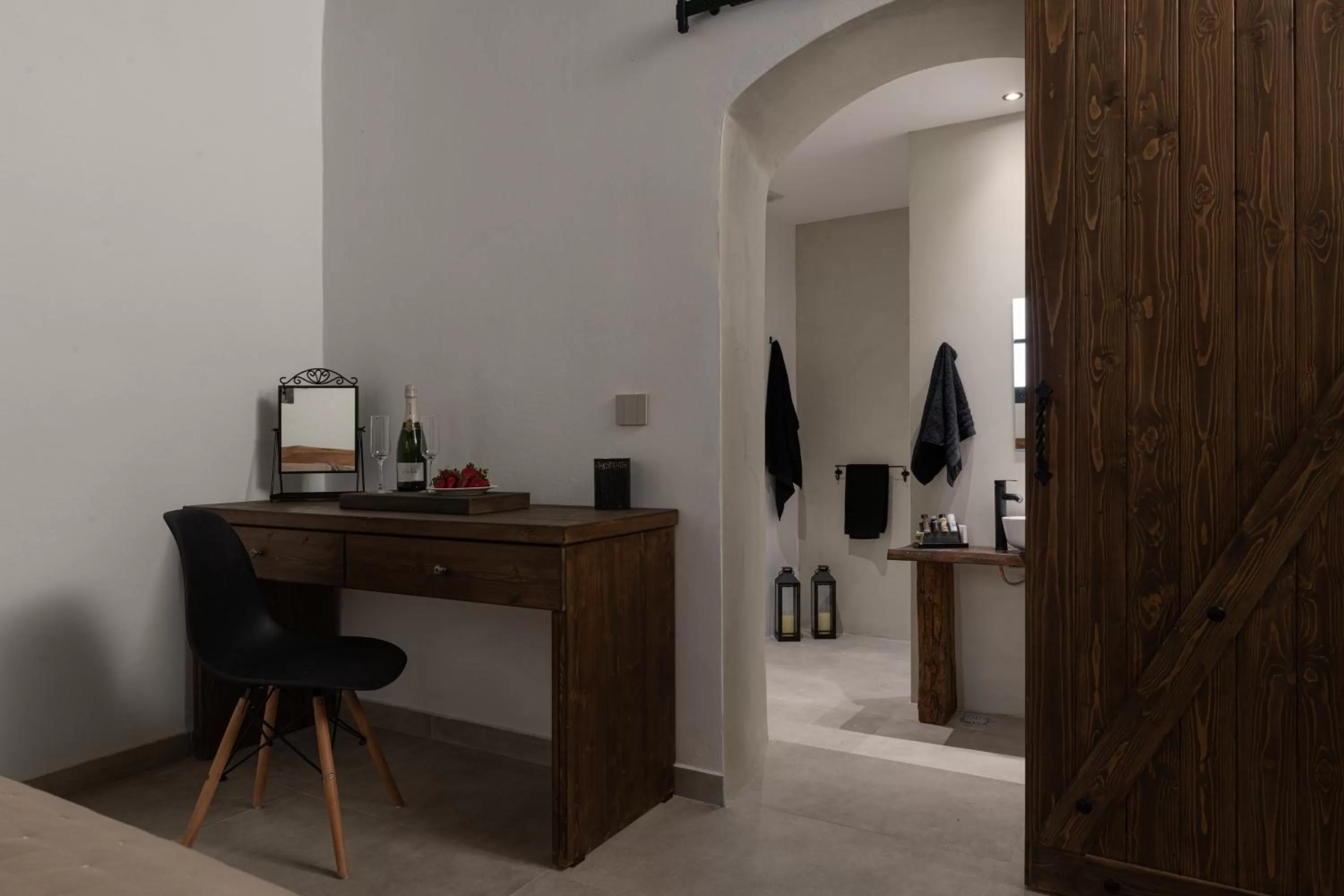 TV and multimedia in Ancient Knights Luxury Suites