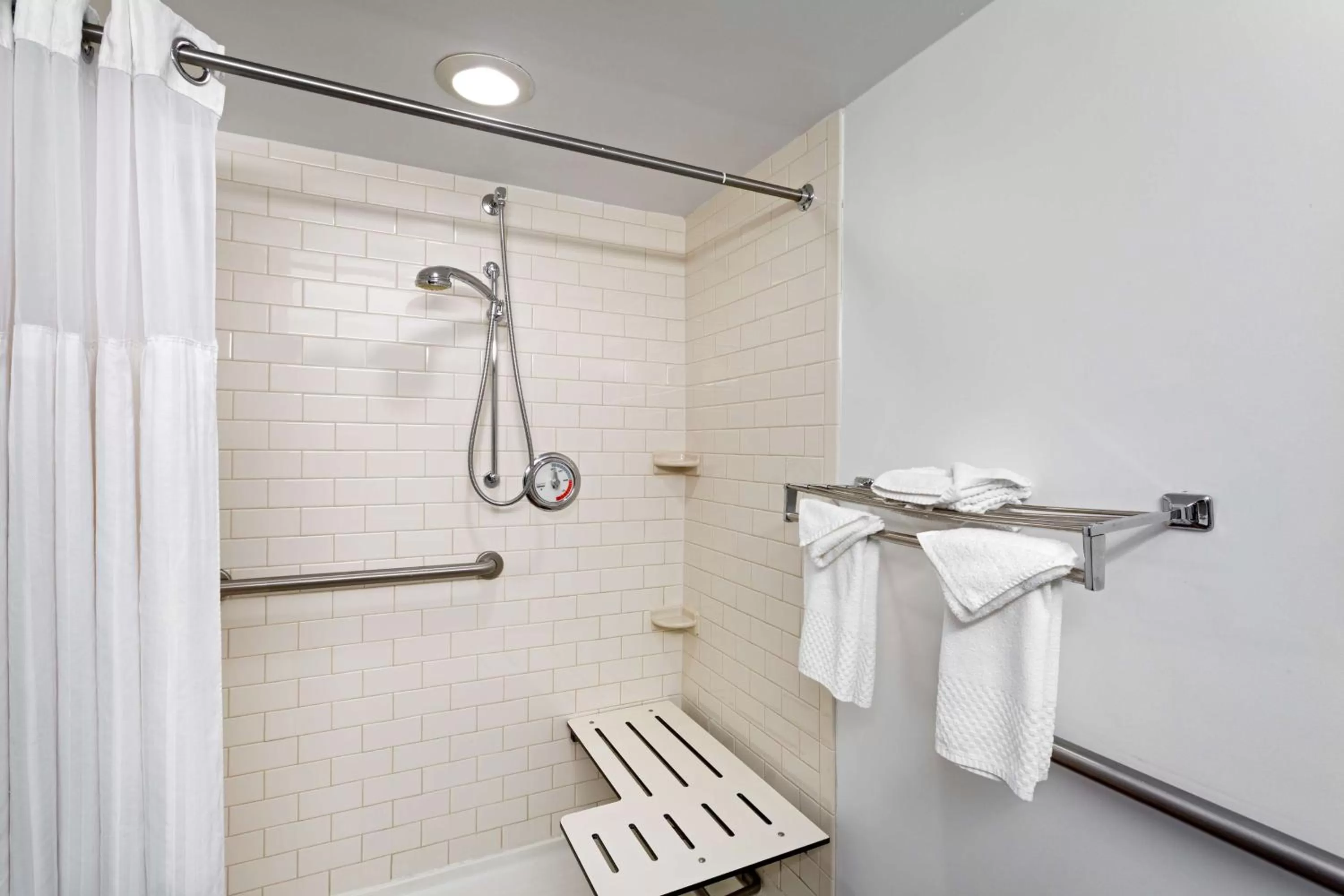 Bathroom in DoubleTree by Hilton Washington Meadow Lands Casino Area