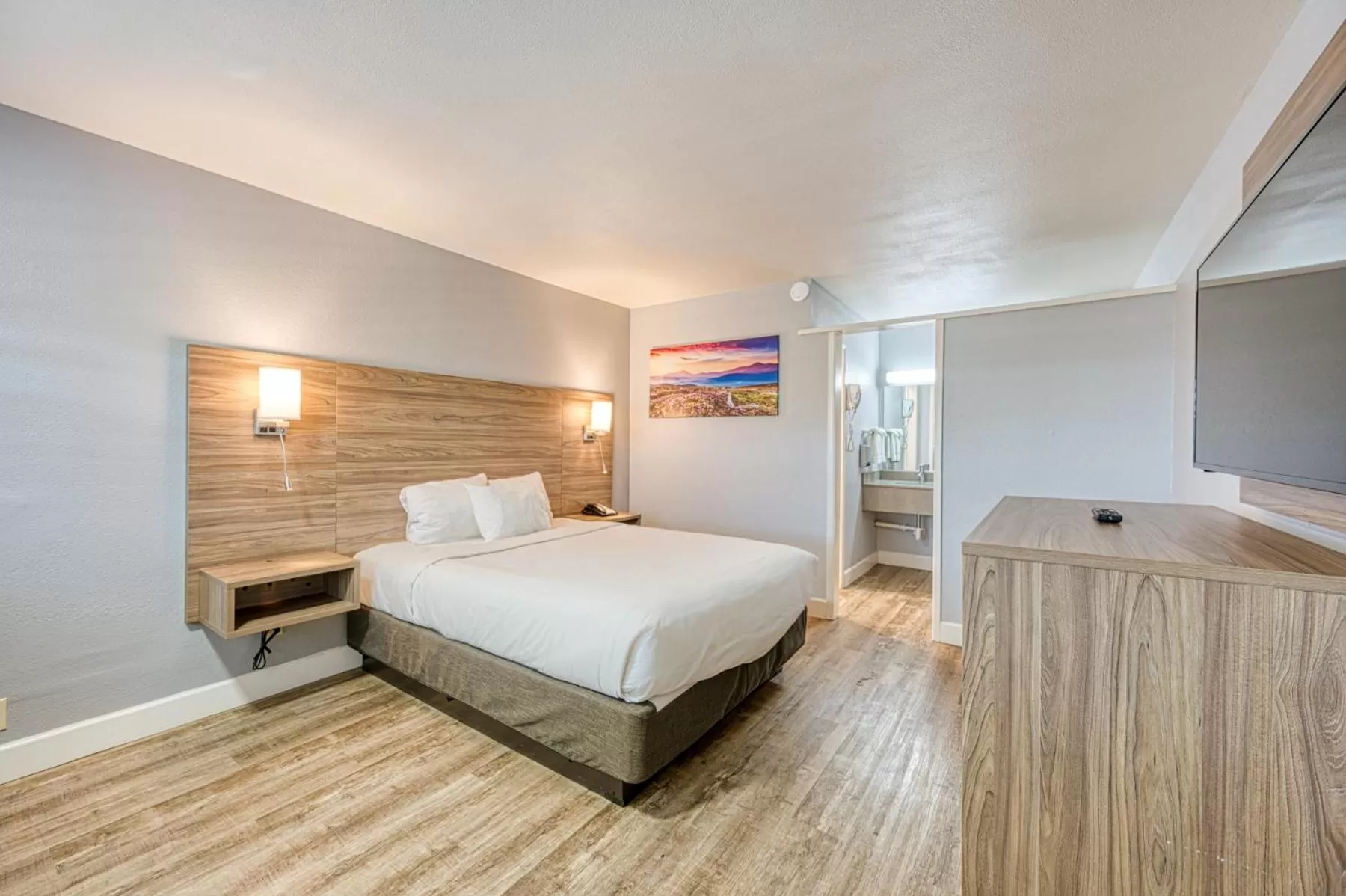 Bedroom, Bed in Vagabond Inn San Luis Obispo