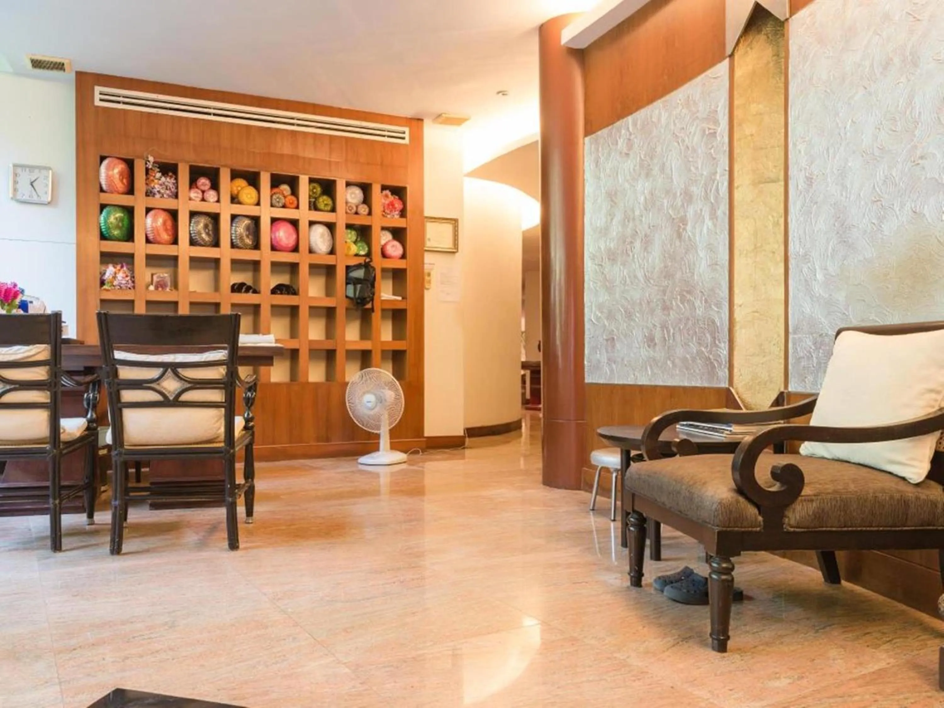 Living room in Long Beach Garden Hotel & Pavilions