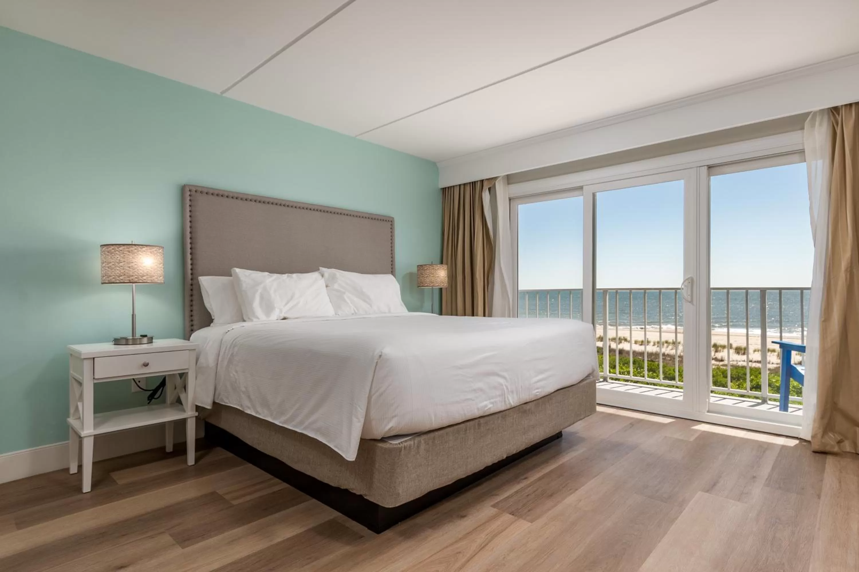 Balcony/Terrace, Bed in Princess Royale Oceanfront Resort